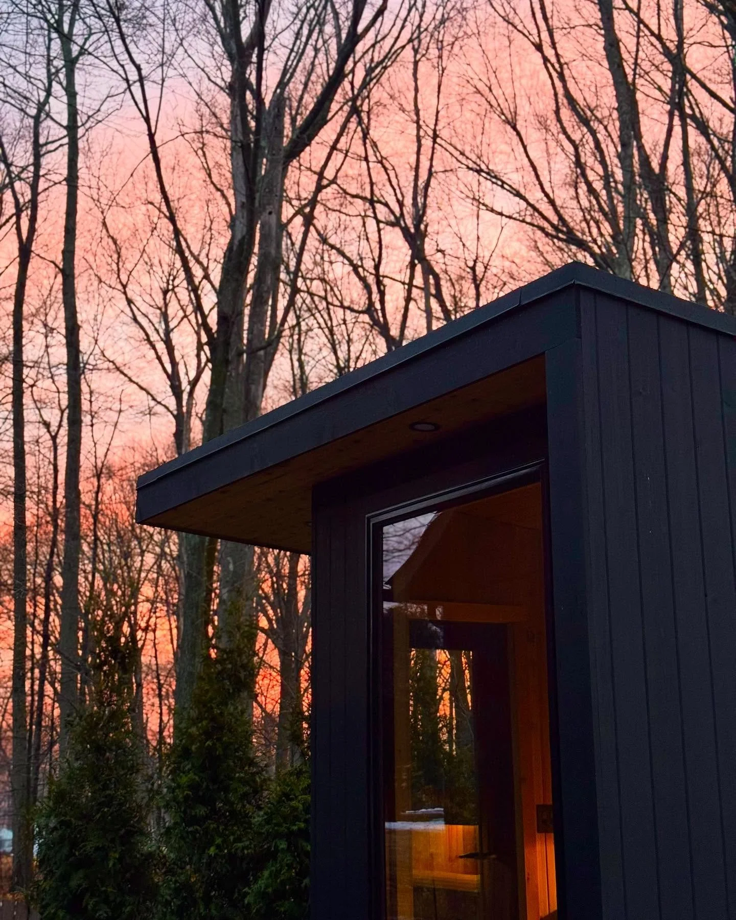 That springtime glow in the sky tonight. 🔥✨