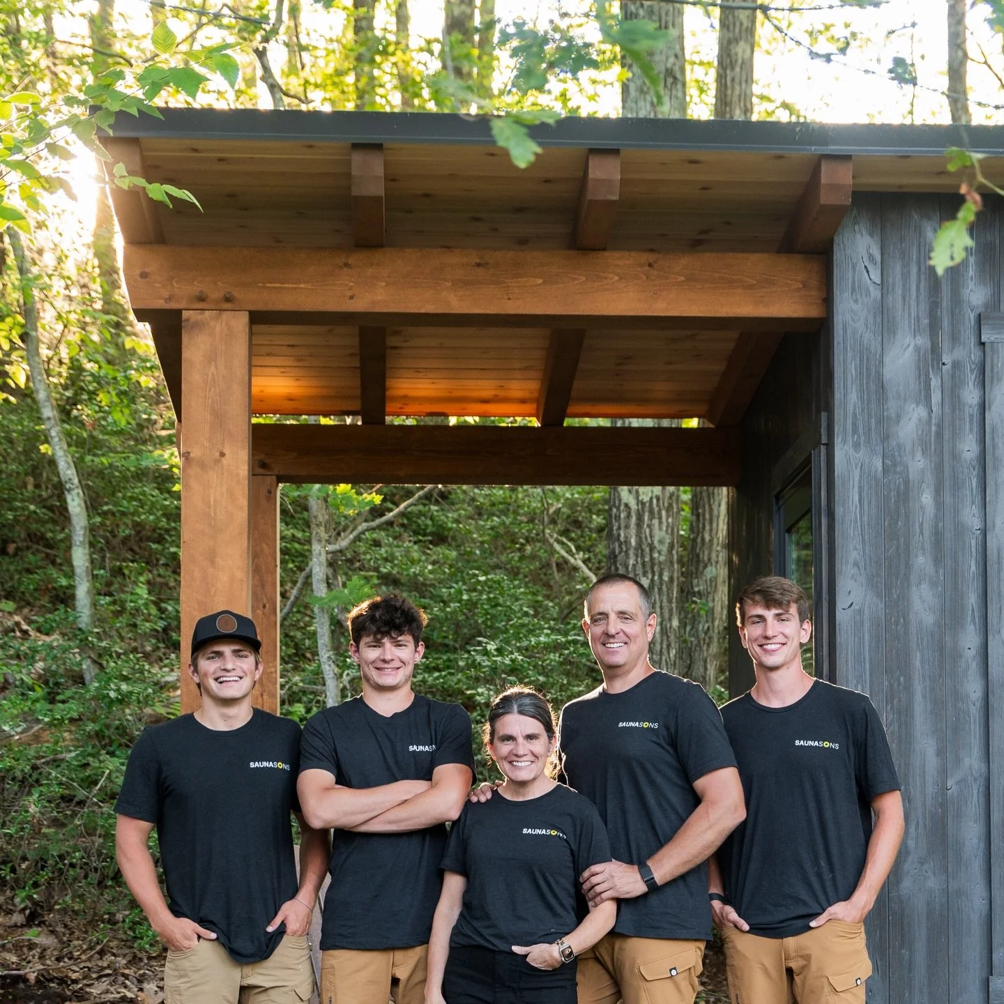 Grateful for an incredible year of building spaces for rest, health, and connection.
Wishing you a warm and wonderful Christmas from our family at Sauna Sons. ✨