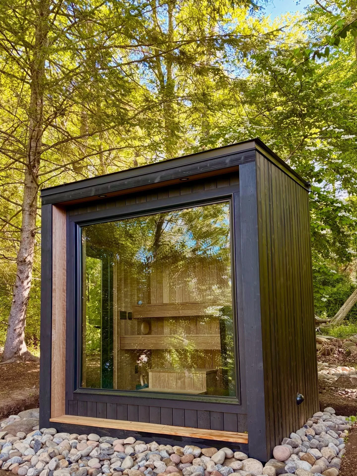 PROJECT SPOTLIGHT Recent custom sauna delivery to New Canaan, Connecticut. 

We really enjoyed working with this client, who was deeply knowledgeable about sauna design and practice. He knew exactly what he wanted, and we were more than happy to brin
