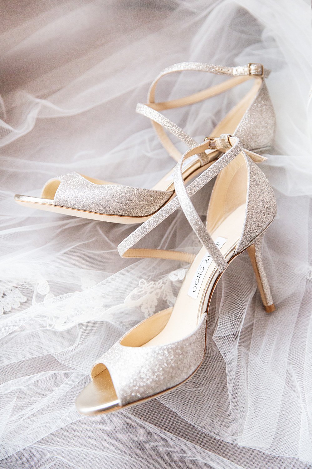 LM572_02-bruidsfotograaf-amsterdam-olofs-wedding-shoes-bride.jpg