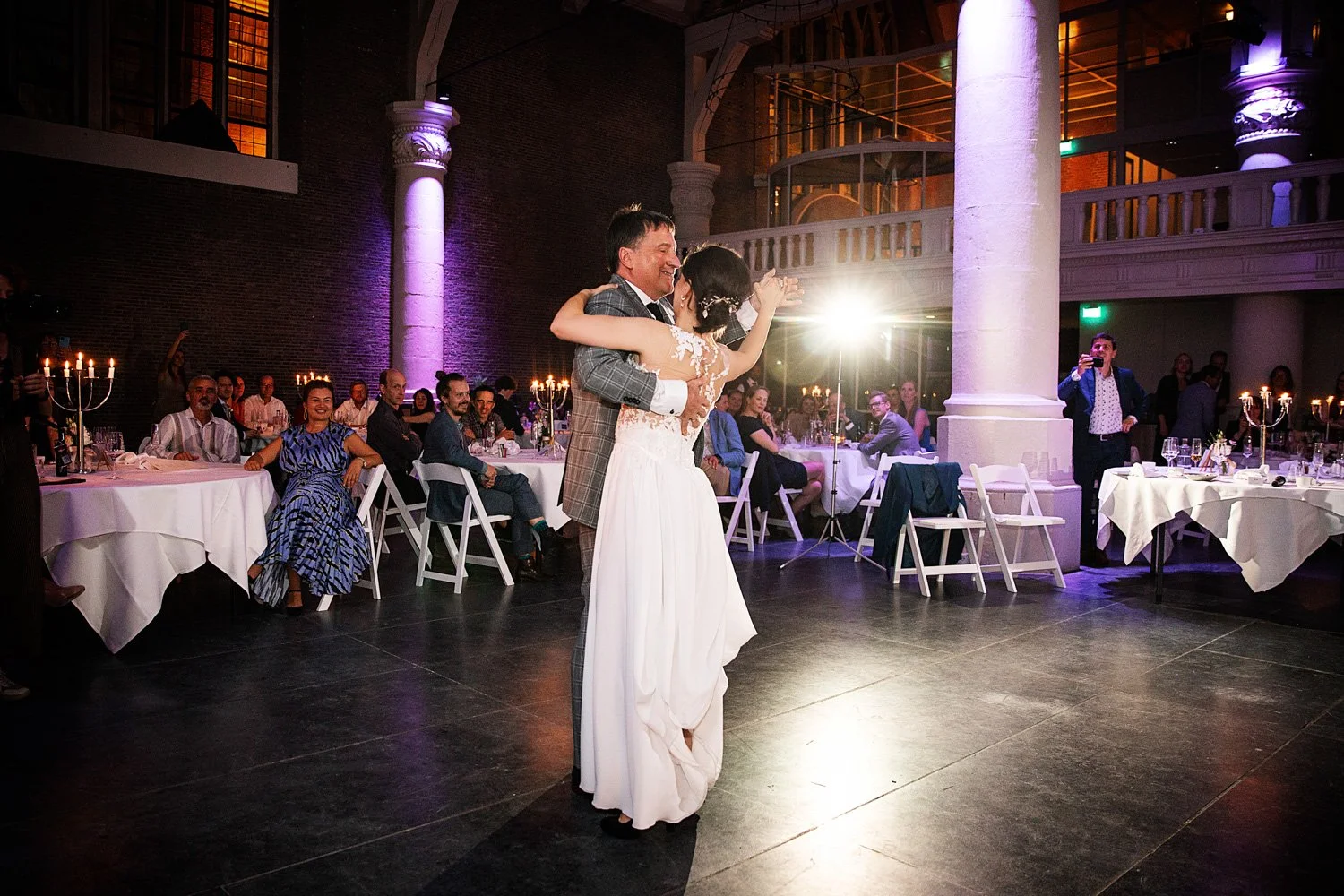 LM572_39-bruidsfotograaf-amsterdam-olofs-father-daughter-dance.jpg