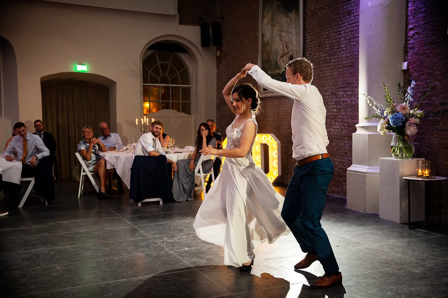 LM572_37-bruidsfotograaf-amsterdam-olofs-first-dance.jpg