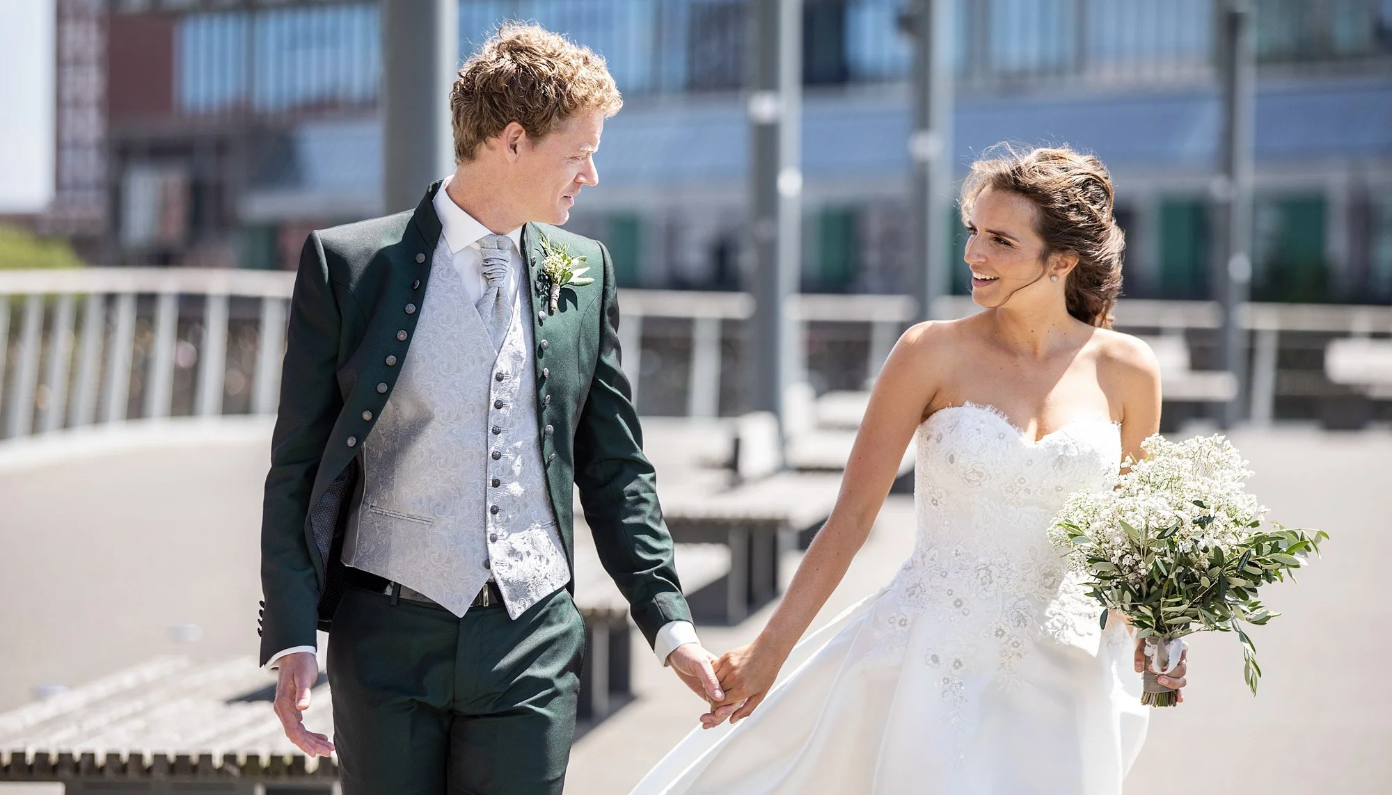 LM593_FAV008 PROMO.jpg