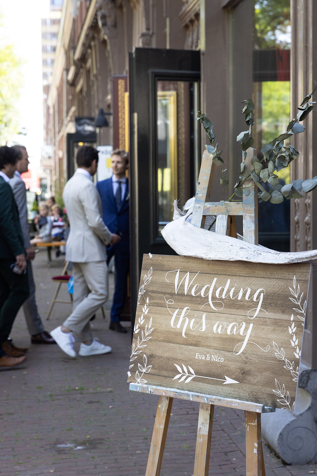 LM593_FAV027 PROMO.jpg