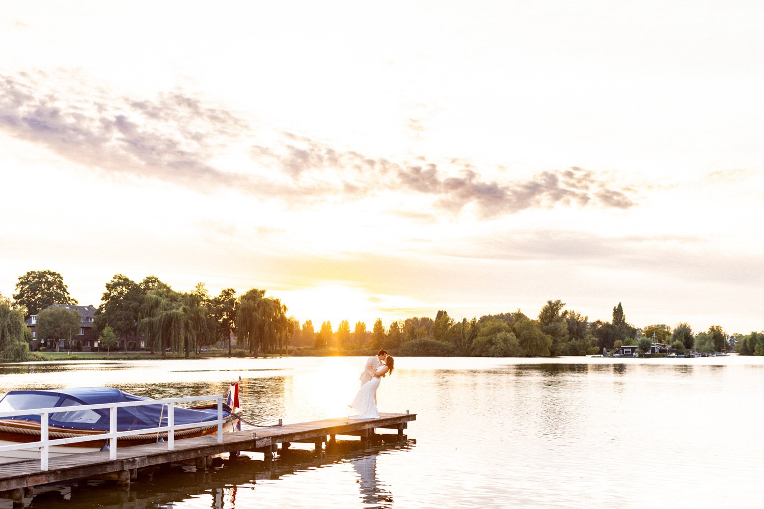 LM711P55-trouwfotograaf-lommerrijk-rotterdam-golden-hour-bergse-plas-overview.jpg