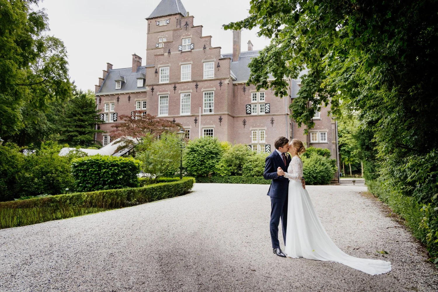 LM660_26-trouwlocatie-wassenaar-kasteel-wittenburg-fotoshoot.jpg