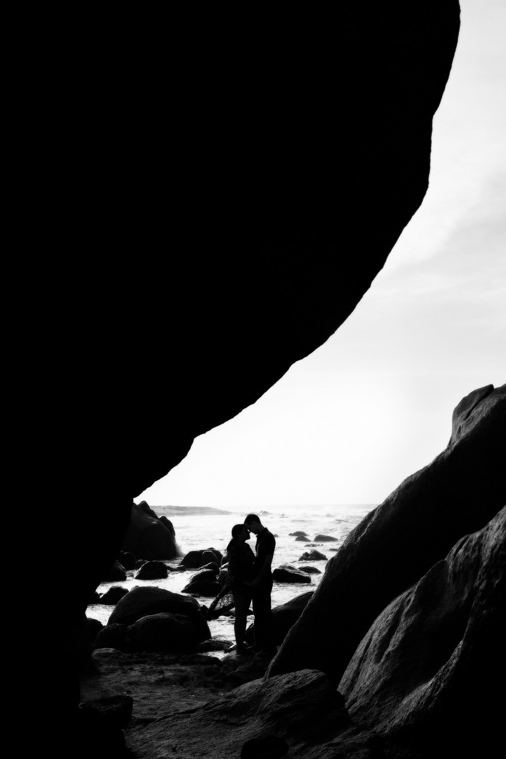 LM421_50-bruidsfotograaf-aruba-destination-wedding-couple-shoot-rocks.jpg