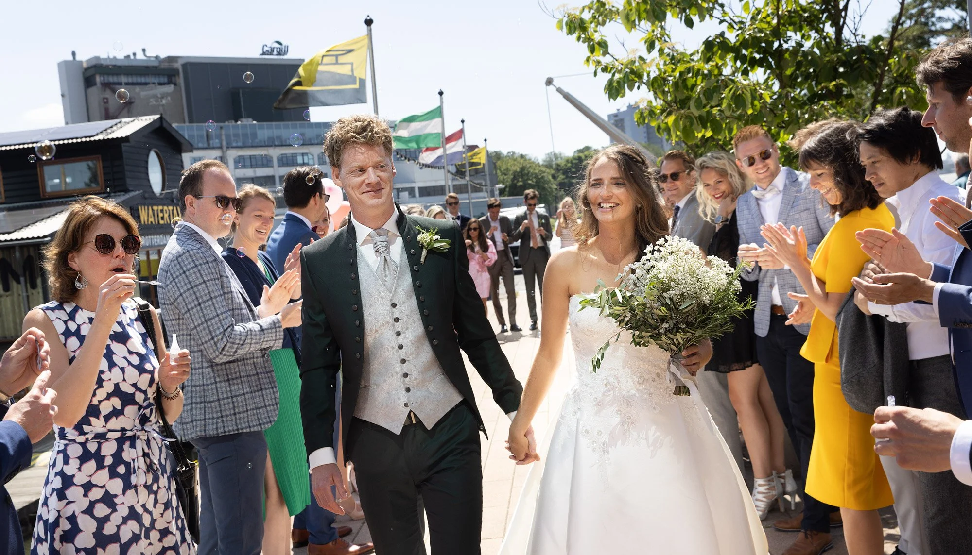 LM593_FAV020 PROMO.jpg