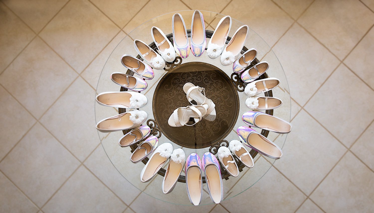 LM421_09-bruidsfotograaf-aruba-destination-wedding-shoes.jpg