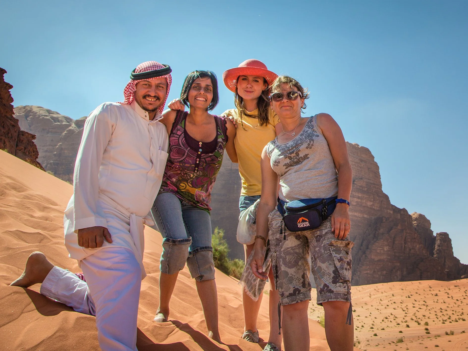 Samen onderweg door Wadi Rum