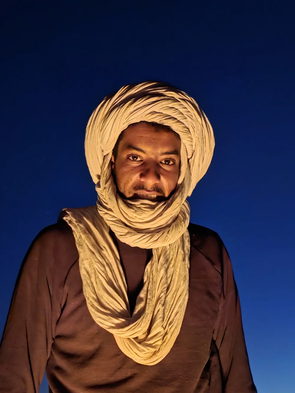 Mohammed en de lokale crew in de Sahara