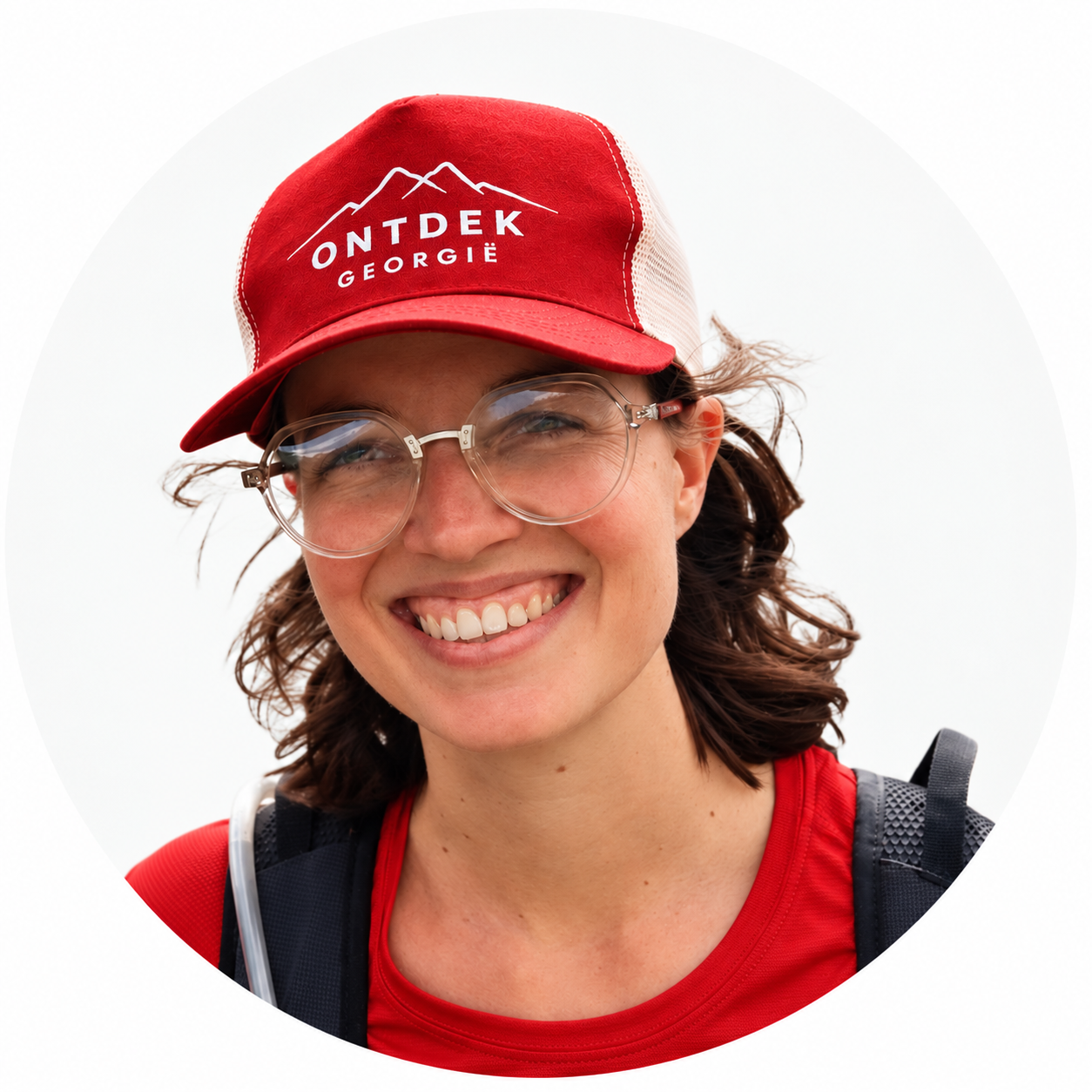 Birgit van Ontdek Georgië met rode pet