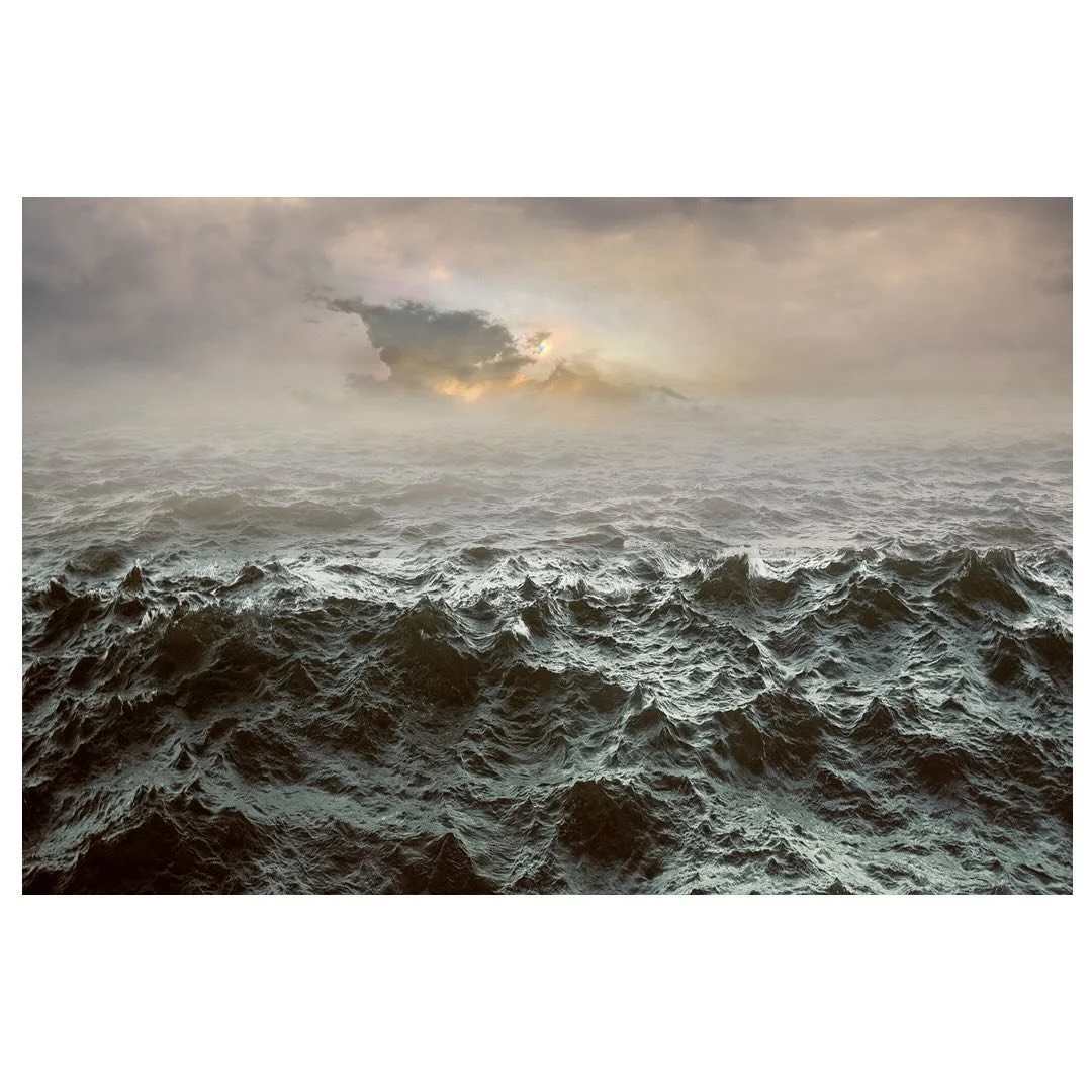 Day of chrysanthemums, what a shower of droplets, combed from wet hair - Sugita Hisajo 杉田 久女