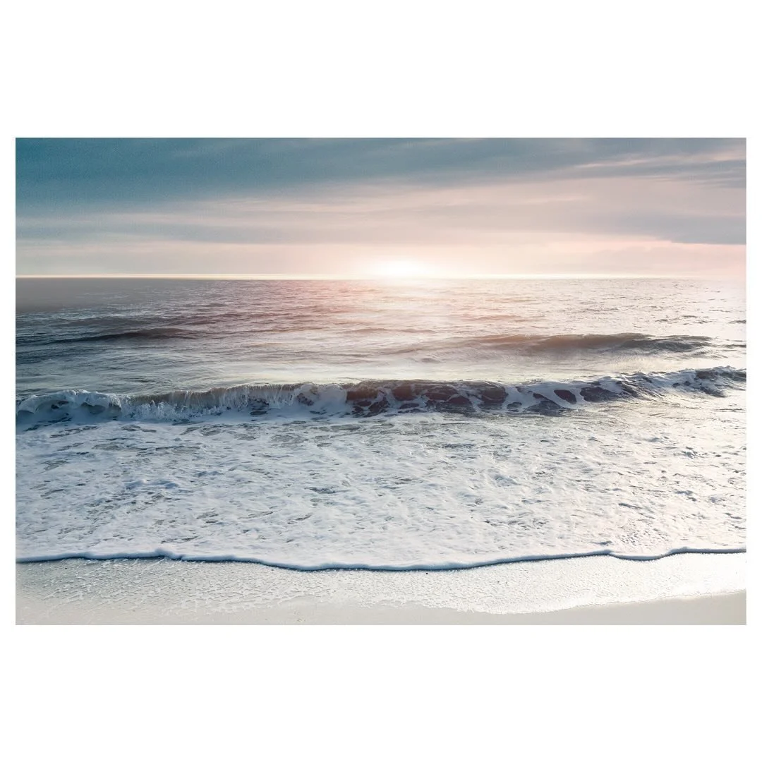 The sunset glow, changing my mind, I pick up a seashell - Yamaguchi Seishi 山口誓子