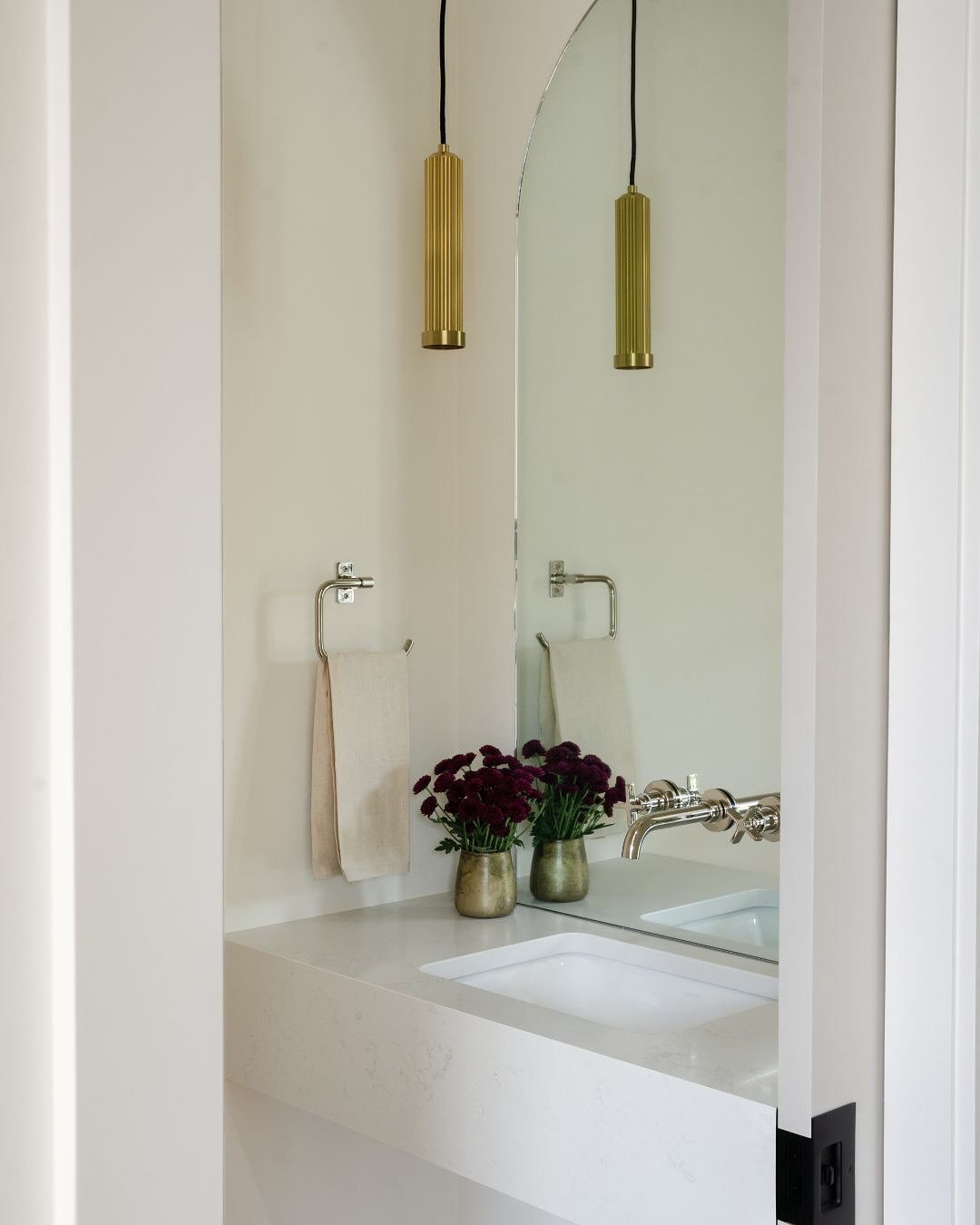 In the powder bath at our #SFSnowflake project, every inch was intentional.  From the custom quartz vanity to the simple mirror designed to reflect both light and style. Proof that scale doesn&rsquo;t limit design.

Photography: @legaciestudios