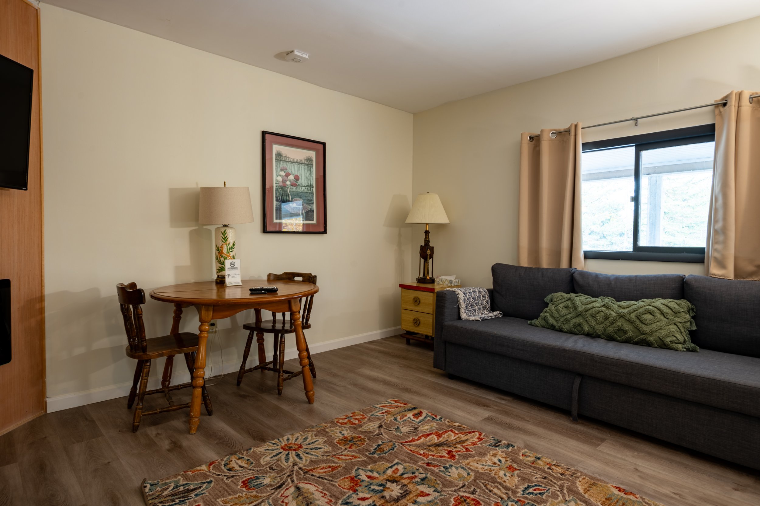 island green lodge living room