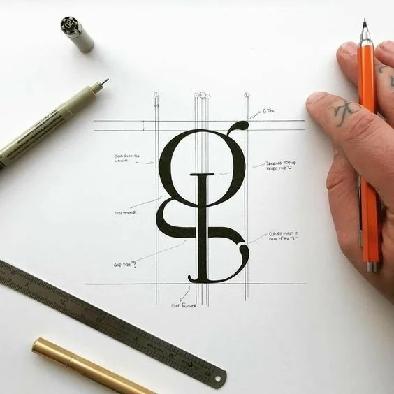 Croquis d'une conception de logo avec annotations et outils de dessin