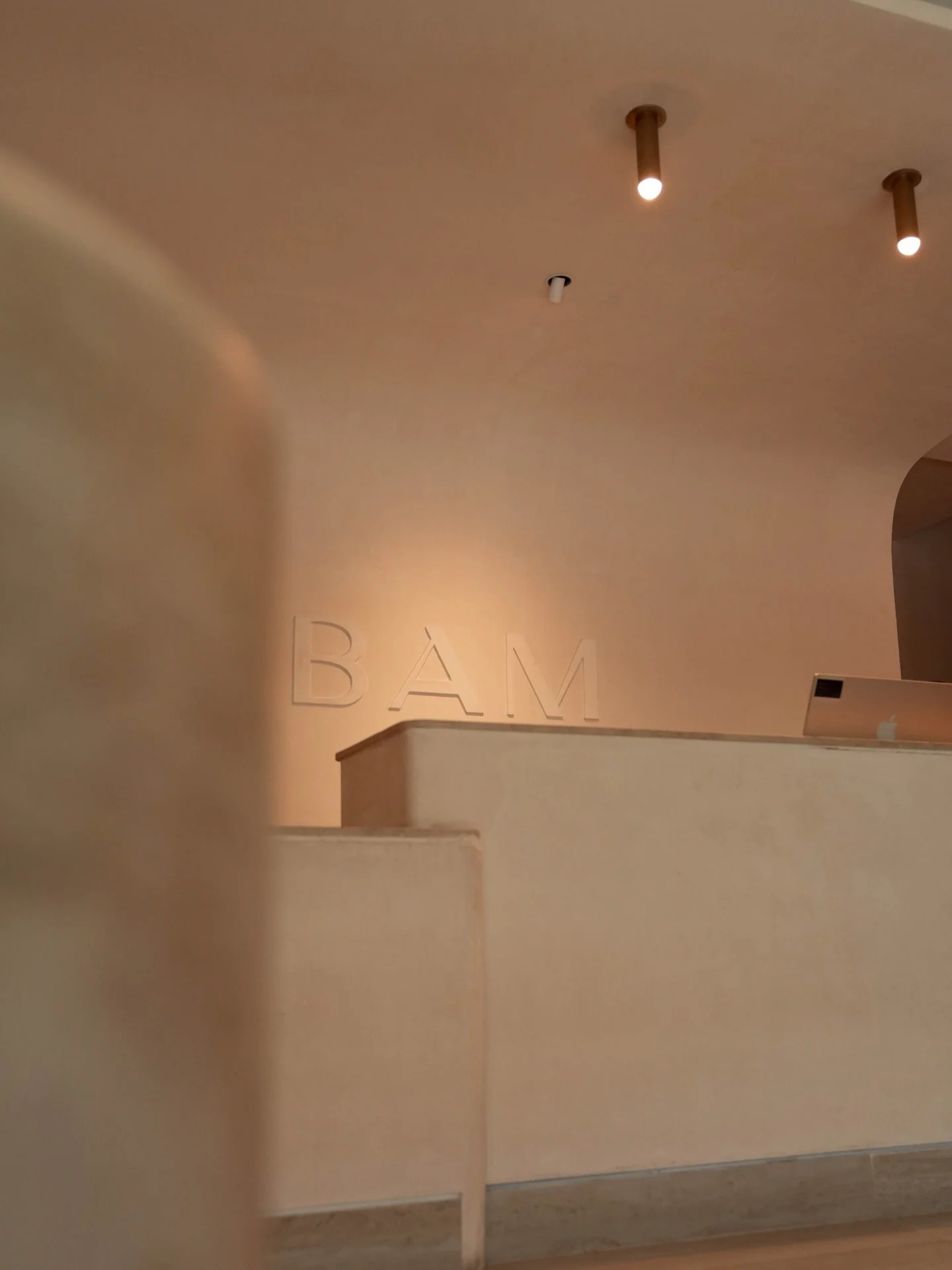 In our Mexico City studio, you&rsquo;re gently held by the space.
Everything is in place, ready for you to arrive.