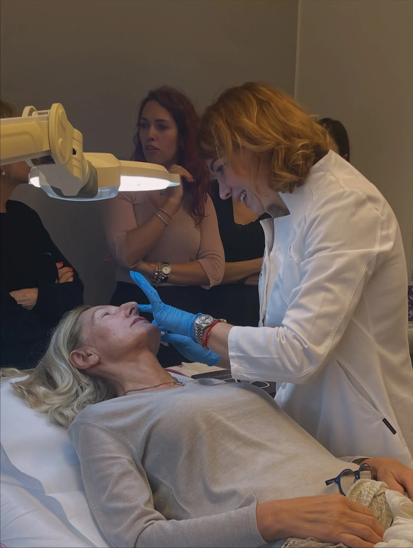 Accademia Mastelli in CD Skin Clinic 🏩💉

11 colleghe stupende e un&rsquo;occasione di confronto, aggiornamento e crescita professionale 🩺

I polinucleotidi sono il futuro della medicina rigenerativa 🧬 promuovono la crescita cellulare, l&rsquo;idr