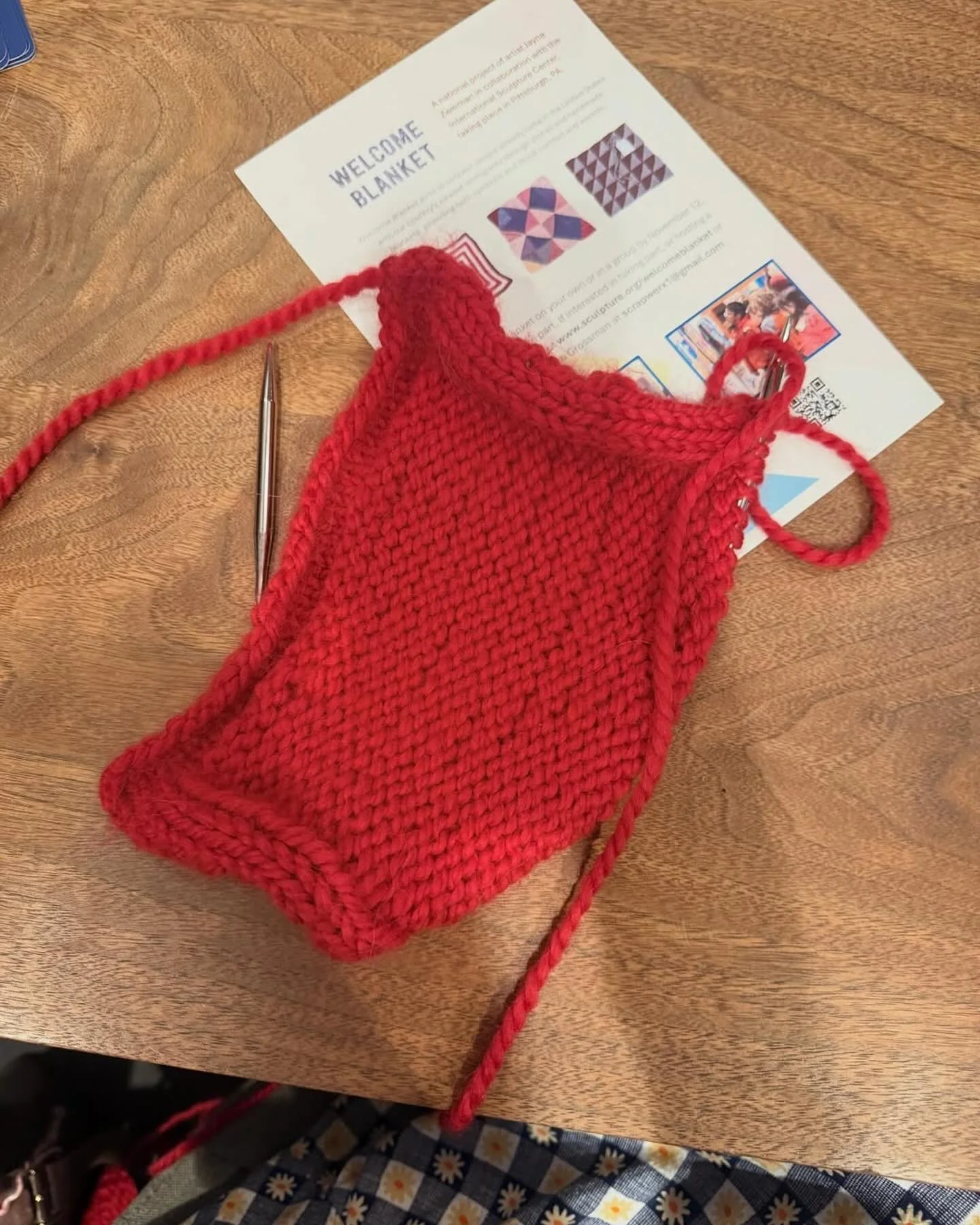 I could not love this more! 

#Repost @knitpityarnclub
・・・
So proud to share what KNIT PIT made for Pittsburgh Welcome Blanket.

We worked with @intsculpturectr and groups from around the city to create squares for blankets going to new immigrant fam