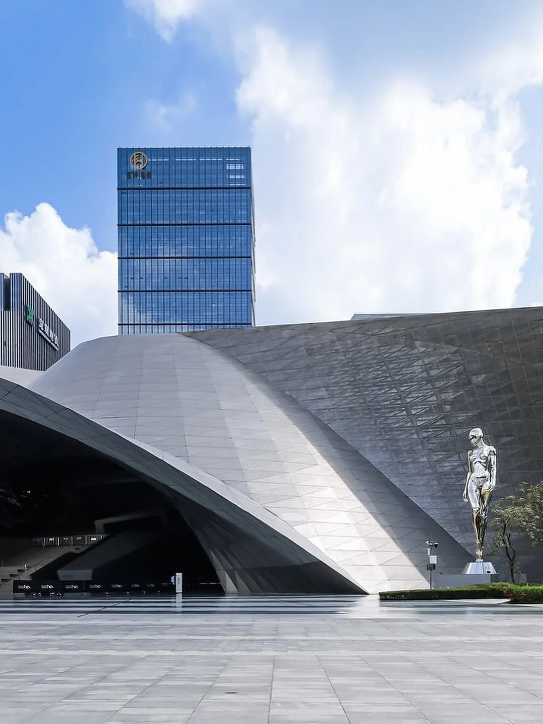 𝗛𝗮𝗷𝗶𝗺𝗲 𝗦𝗼𝗿𝗮𝘆𝗮𝗺𝗮 𝗦𝗵𝗶𝗻𝗲𝘀 𝗮𝘁 𝗠𝗢𝗖𝗔𝗨𝗣, 𝗦𝗵𝗲𝗻𝘇𝗵𝗲𝗻

@hajimesorayamaofficial brings his unmistakable vision to 𝗠𝗢𝗖𝗔𝗨𝗣 @szmocaup &ndash; 𝘁𝗵𝗲 𝗠𝘂𝘀𝗲𝘂𝗺 𝗼𝗳 𝗖𝗼𝗻𝘁𝗲𝗺𝗽𝗼𝗿𝗮𝗿𝘆 𝗔𝗿𝘁, 𝗦𝗵𝗲𝗻𝘇𝗵𝗲𝗻, where