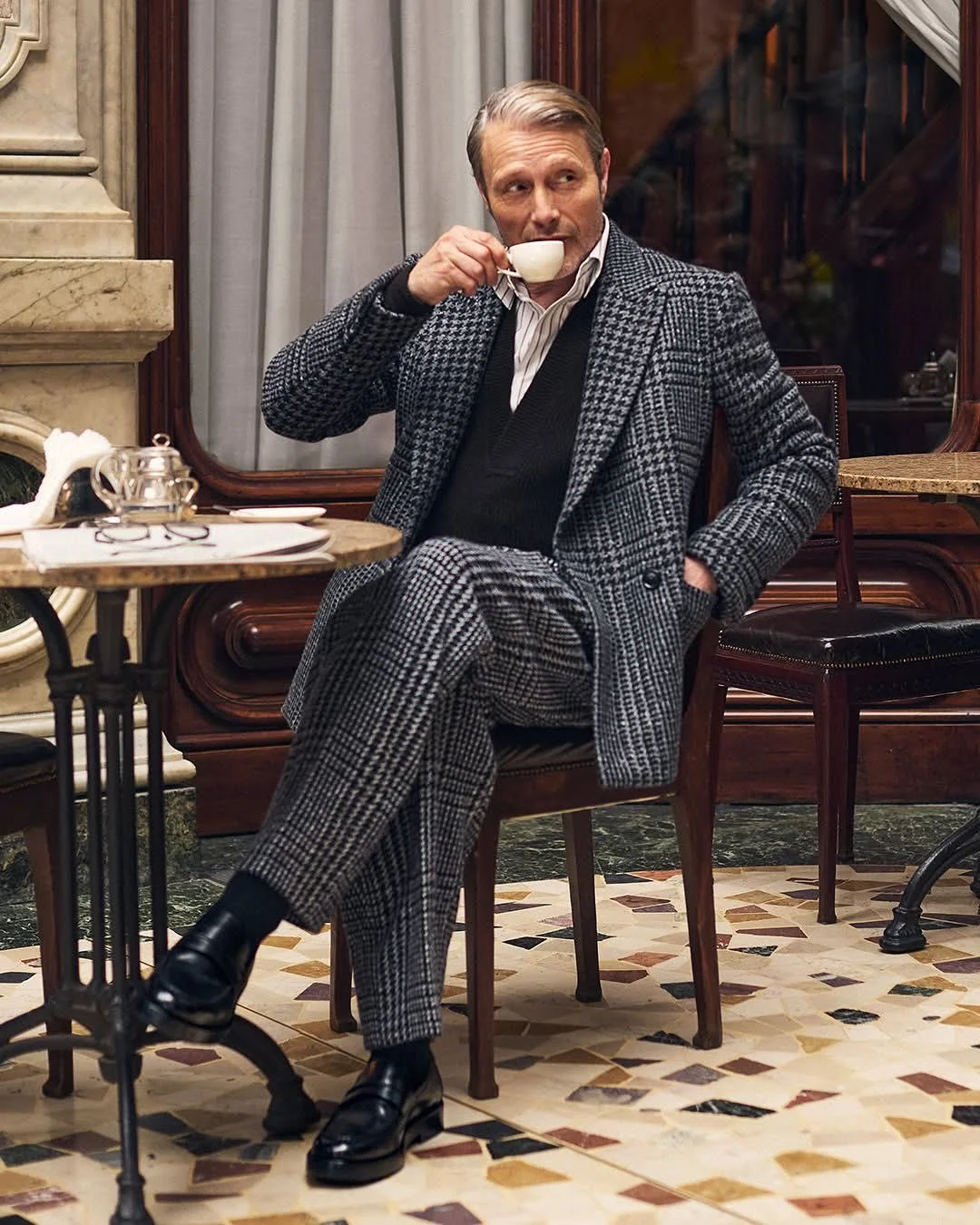 @zegna 𝙖𝙣𝙙 𝙩𝙝𝙚 𝙌𝙪𝙞𝙚𝙩 𝙏𝙝𝙪𝙣𝙙𝙚𝙧 𝙤𝙛 𝙈𝙤𝙙𝙚𝙧𝙣 𝙀𝙡𝙚𝙜𝙖𝙣𝙘𝙚

𝙕𝙚𝙜𝙣𝙖 𝙞𝙨 𝙣𝙤𝙩 𝙨𝙞𝙢𝙥𝙡𝙮 𝙧𝙚-𝙚𝙢𝙚𝙧𝙜𝙞𝙣𝙜&mdash;𝙞𝙩 𝙞𝙨 𝙗𝙪𝙡𝙡𝙙𝙤𝙯𝙞𝙣𝙜 𝙞𝙩𝙨 𝙬𝙖𝙮 𝙗𝙖𝙘𝙠 𝙞𝙣𝙩𝙤 𝙩𝙝𝙚 𝙛𝙤𝙧𝙚𝙛𝙧𝙤𝙣𝙩 𝙤𝙛 𝙢𝙤𝙙𝙚?