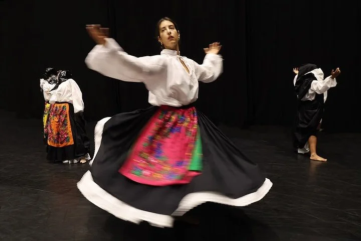 𝘼 𝙍𝙀𝘾𝙇𝘼𝙈𝘼𝙏𝙄𝙊𝙉 𝙊𝙁 𝘽𝙊𝘿𝙔, 𝙀𝘼𝙍𝙏𝙃, 𝘼𝙉𝘿 𝙈𝙀𝙈𝙊𝙍𝙔

In a world where mythology dissolves into pixels and memory erodes in the algorithmic tide, 𝙈𝙖𝙧𝙞𝙣𝙖 𝘼𝙗𝙧𝙖𝙢𝙤𝙫𝙞ć returns us to the root&mdash;the body as archive, the