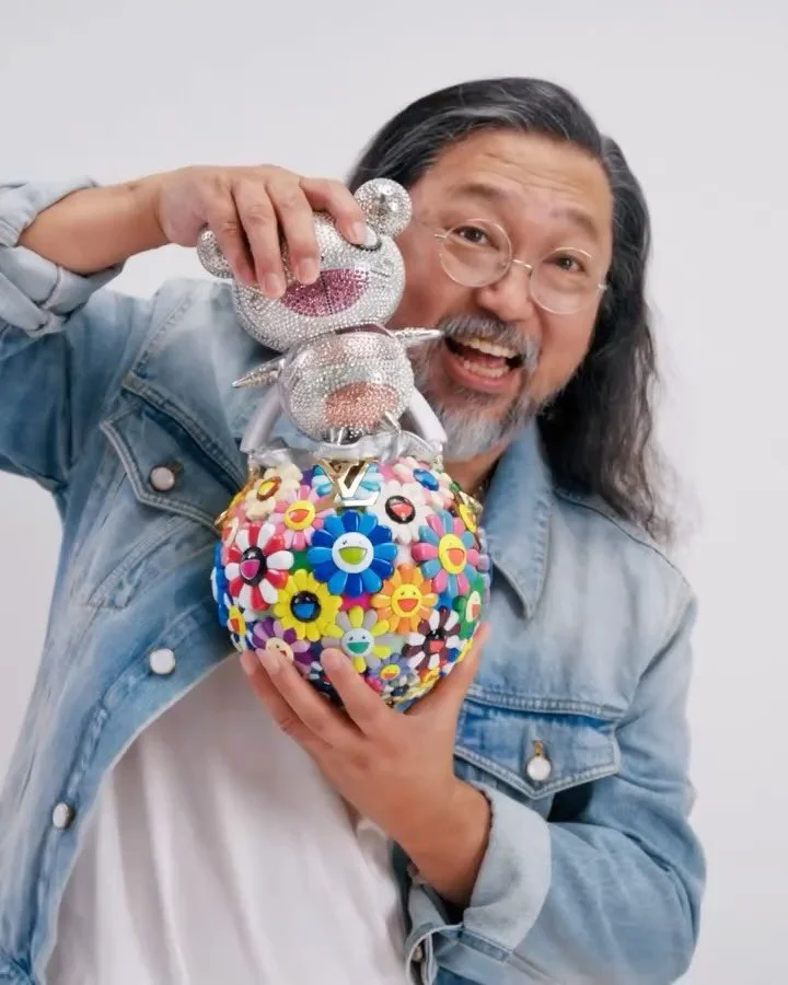 𝘼𝙧𝙩𝙮𝙘𝙖𝙥𝙪𝙘𝙞𝙣𝙚𝙨 𝙑𝙄𝙄: @louisvuitton x @takashipom 

𝙇𝙤𝙪𝙞𝙨 𝙑𝙪𝙞𝙩𝙩𝙤𝙣 and visionary artist 𝙏𝙖𝙠𝙖𝙨𝙝𝙞 𝙈𝙪𝙧𝙖𝙠𝙖𝙢𝙞 reunite for a dazzling creative journey with 𝘼𝙧𝙩𝙮𝙘𝙖𝙥𝙪𝙘𝙞𝙣𝙚𝙨 𝙑𝙄𝙄. This collaboration reimagi