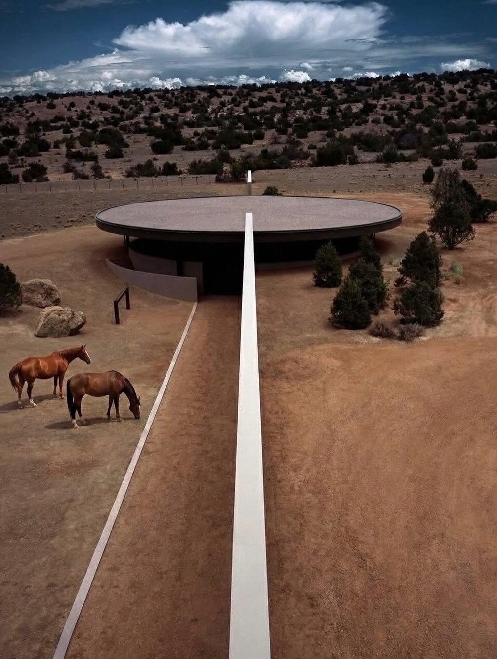 𝗖𝗘𝗥𝗥𝗢 𝗣𝗘𝗟𝗢𝗡 &mdash; 𝗪𝗛𝗘𝗥𝗘 𝗠𝗜𝗡𝗜𝗠𝗔𝗟𝗜𝗦𝗠 𝗠𝗘𝗘𝗧𝗦 𝗧𝗛𝗘 𝗡𝗘𝗪 𝗠𝗘𝗫𝗜𝗖𝗢 𝗗𝗘𝗦𝗘𝗥𝗧

Designed by legendary Japanese architect 𝗧𝗮𝗱𝗮𝗼 𝗔𝗻𝗱𝗼, @tomford&rsquo;s former New Mexico ranch is a masterclass in restraint, ge