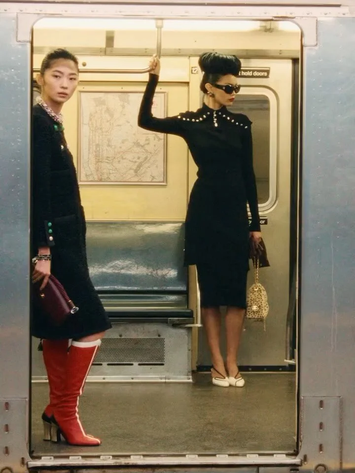 @matthieu_blazy 𝙟𝙪𝙨𝙩 𝙩𝙪𝙧𝙣𝙚𝙙 𝙩𝙝𝙚 @chanelofficial 𝙈&eacute;𝙩𝙞𝙚𝙧𝙨 𝙙&rsquo;𝘼𝙧𝙩 𝙨𝙝𝙤𝙬 𝙞𝙣𝙩𝙤 𝙖 𝙉𝙚𝙬 𝙔𝙤𝙧𝙠 𝙛𝙚𝙫𝙚𝙧 𝙙𝙧𝙚𝙖𝙢&mdash;𝙨𝙩𝙖𝙜𝙚𝙙 𝙞𝙣 𝙖 𝙨𝙪𝙗𝙬𝙖𝙮 𝙨𝙩𝙖𝙩𝙞𝙤𝙣 𝙩𝙝𝙖𝙩 𝙛𝙚𝙡𝙩 𝙖𝙨 𝙢𝙪𝙡𝙩𝙞𝙛𝙖?