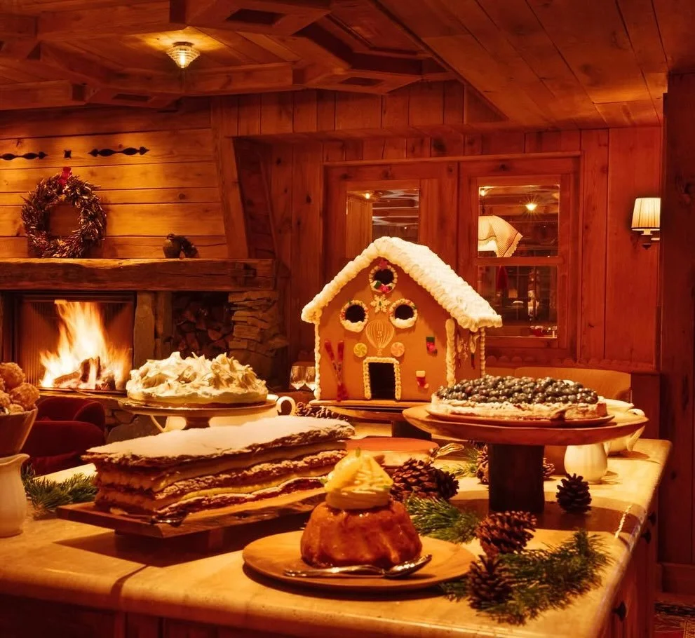 𝗠𝗼𝘂𝗻𝘁𝗮𝗶𝗻 𝗖𝗵𝗮𝗿𝗺, 𝗙𝗲𝘀𝘁𝗶𝘃𝗲 𝗚𝗹𝗼𝘄, 𝗧𝗶𝗺𝗲𝗹𝗲𝘀𝘀 𝗘𝗹𝗲𝗴𝗮𝗻𝗰𝗲

Step into a world where 𝘀𝗻𝗼𝘄-𝗸𝗶𝘀𝘀𝗲𝗱 𝗽𝗲𝗮𝗸𝘀 𝗺𝗲𝗲𝘁 𝗲𝘅𝗾𝘂𝗶𝘀𝗶𝘁𝗲 𝗰𝘂𝗹𝗶𝗻𝗮𝗿𝘆 𝗮𝗿𝘁𝗶𝘀𝘁𝗿𝘆. @loulourestaurants transforms Courchevel 