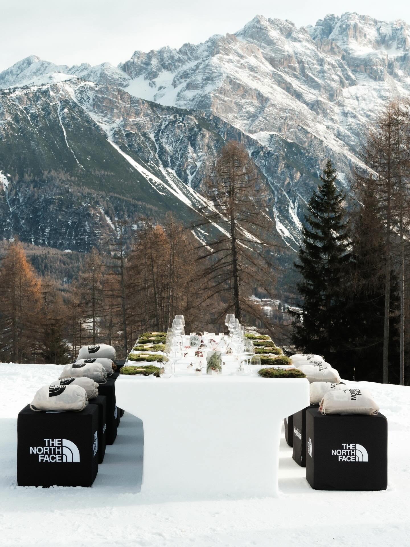 𝗪𝗛𝗘𝗡 𝗖𝗨𝗟𝗜𝗡𝗔𝗥𝗬 𝗔𝗥𝗧 𝗠𝗘𝗘𝗧𝗦 𝗧𝗛𝗘 𝗔𝗟𝗣𝗦 &mdash; 𝗧𝗔𝗩𝗢𝗟𝗔𝗧𝗔&rsquo;𝗦 𝗦𝗡𝗢𝗪 𝗧𝗔𝗕𝗟𝗘

Tavolata 𝗶𝘀 𝗮 𝗰𝗿𝗲𝗮𝘁𝗶𝘃𝗲 𝗰𝘂𝗹𝗶𝗻𝗮𝗿𝘆 𝘀𝘁𝘂𝗱𝗶𝗼 𝘀𝗽𝗲𝗰𝗶𝗮𝗹𝗶𝘇𝗲𝗱 𝗶𝗻 𝗰𝗿𝗮𝗳𝘁𝗶𝗻𝗴 𝘂𝗻𝗶𝗾𝘂𝗲 𝗱𝗶𝗻𝗶𝗻𝗴 