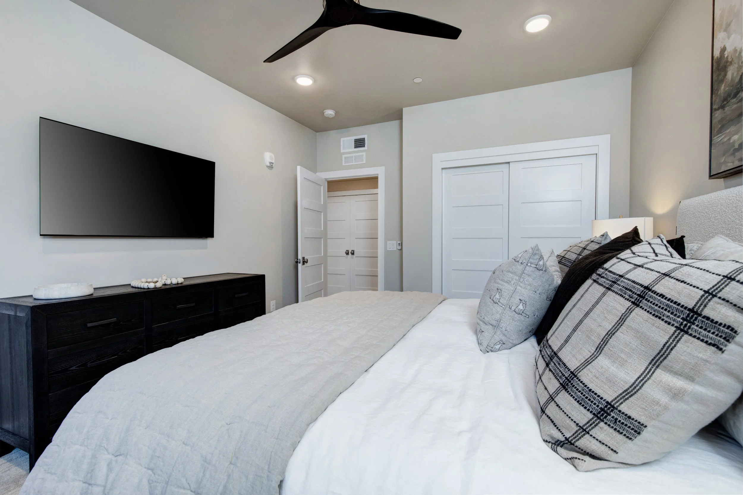 1166 helling Cir. 104_22.jpg