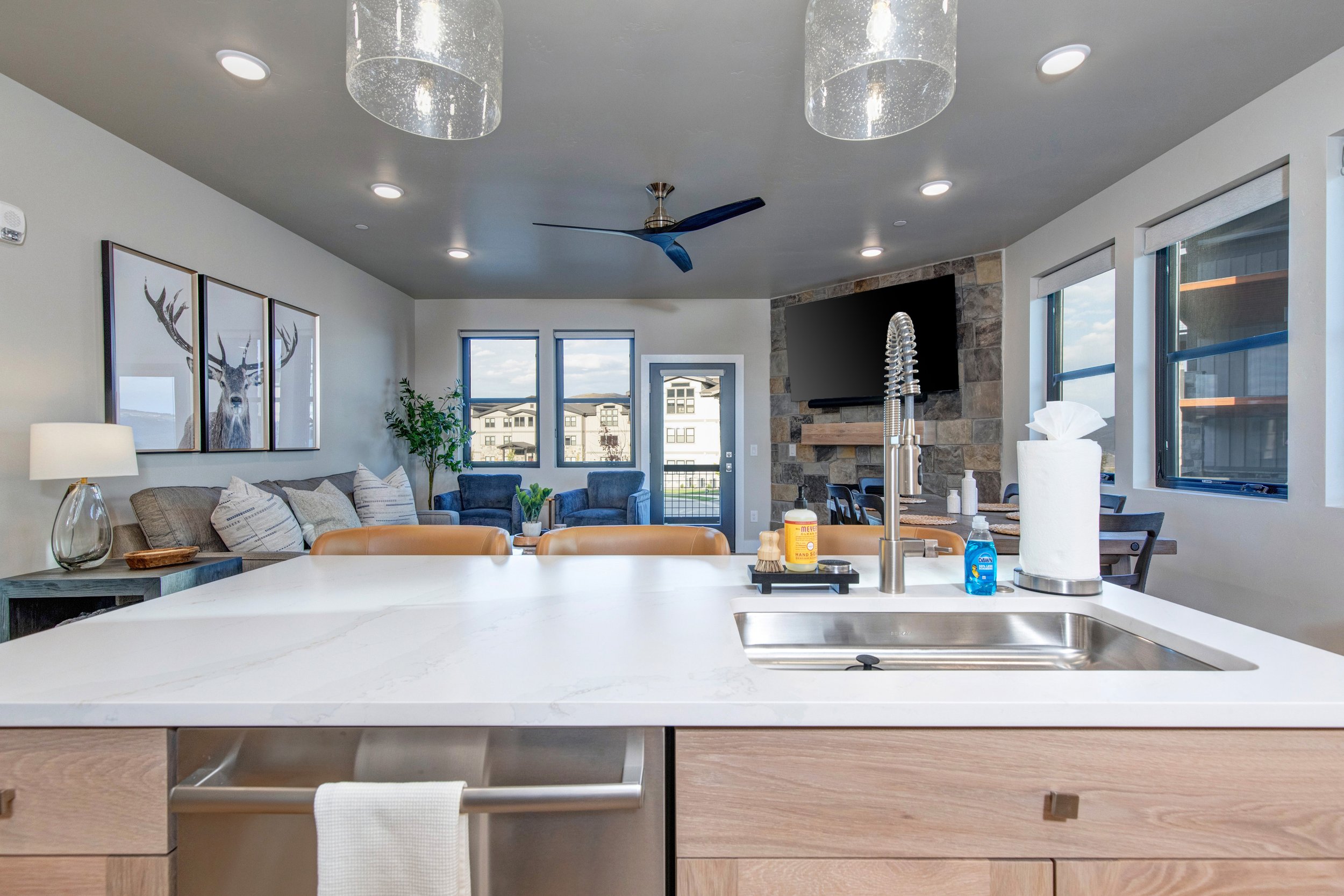 1166 helling Cir. 104_02.jpg