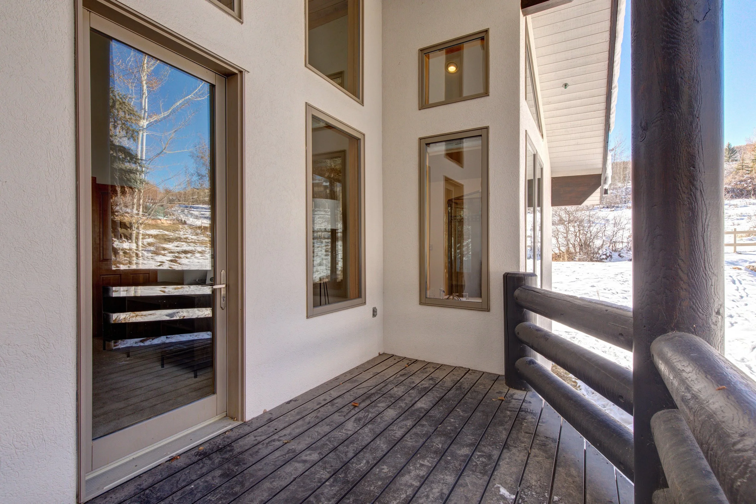 3133 Mountain Ridge Court_02.jpg