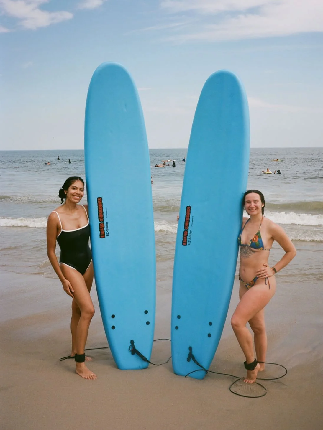 We had an incredible time at the June Rockaway Retreat! 🌊 From learning to surf to grounding ourselves with beach yoga 🧘&zwj;♀️ and enjoying delicious small Peruvian bites 🇵🇪&mdash;it was a day to remember.

Huge thanks to @chelsea.foto for captu