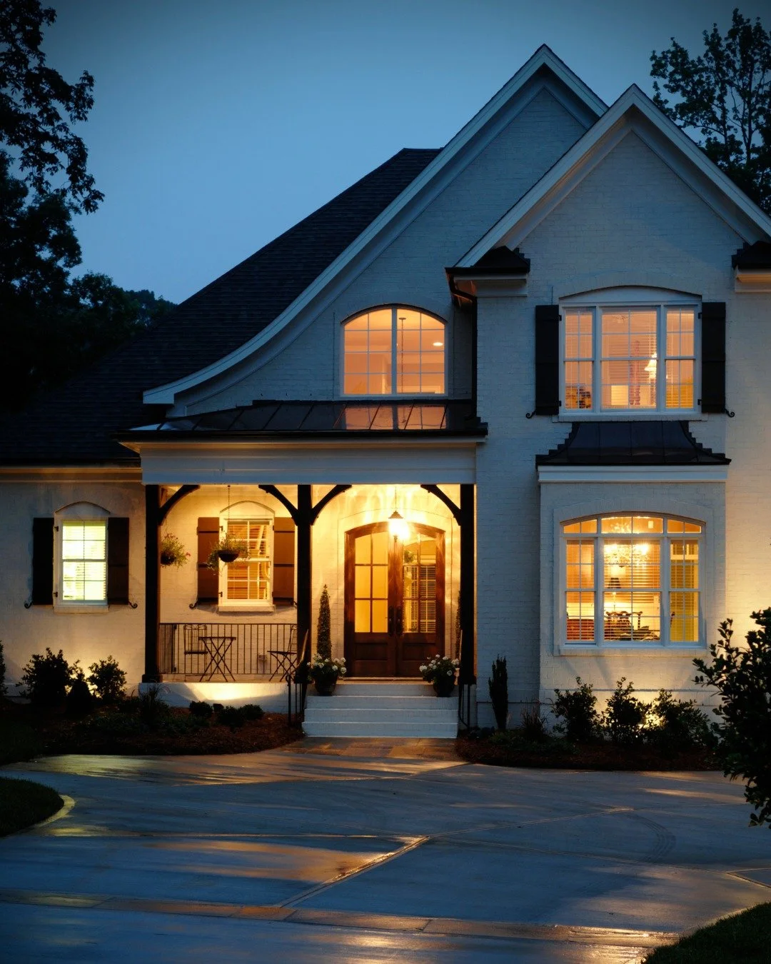 🌟 A house that glows as beautifully on the outside as it feels on the inside. Who wouldn&rsquo;t want to come home to this every evening? 🏠💫

Amy Phillips , Realtor
Call It Closed International Realty
407-792-8212
amyisyouragent@gmail.com