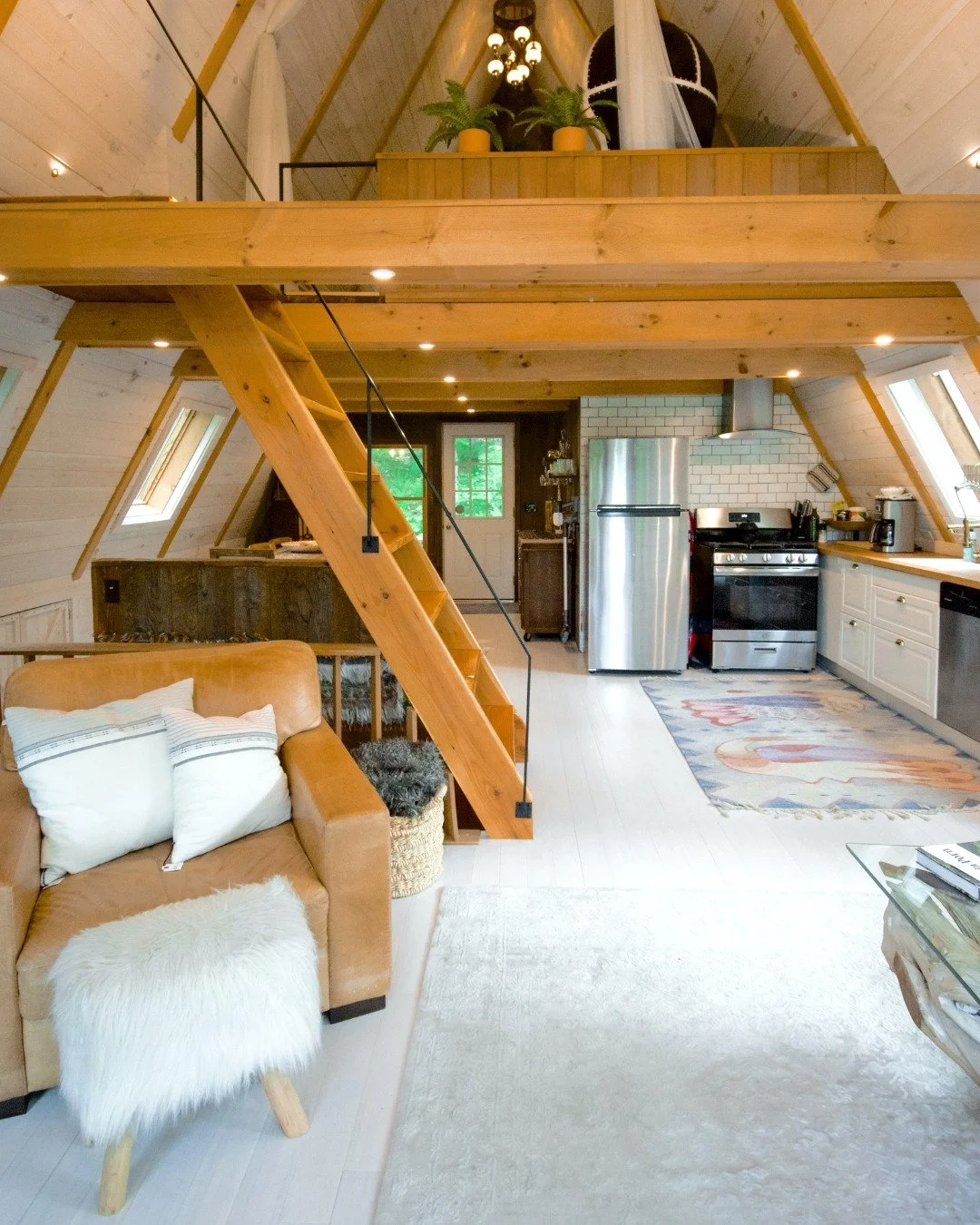 Sometimes city life means utilizing small spaces to the fullest! What's your favorite small-space hack?💡 #cityliving #lifehack

Amy Phillips , Realtor
Call It Closed International Realty
407-792-8212
amyisyouragent@gmail.com