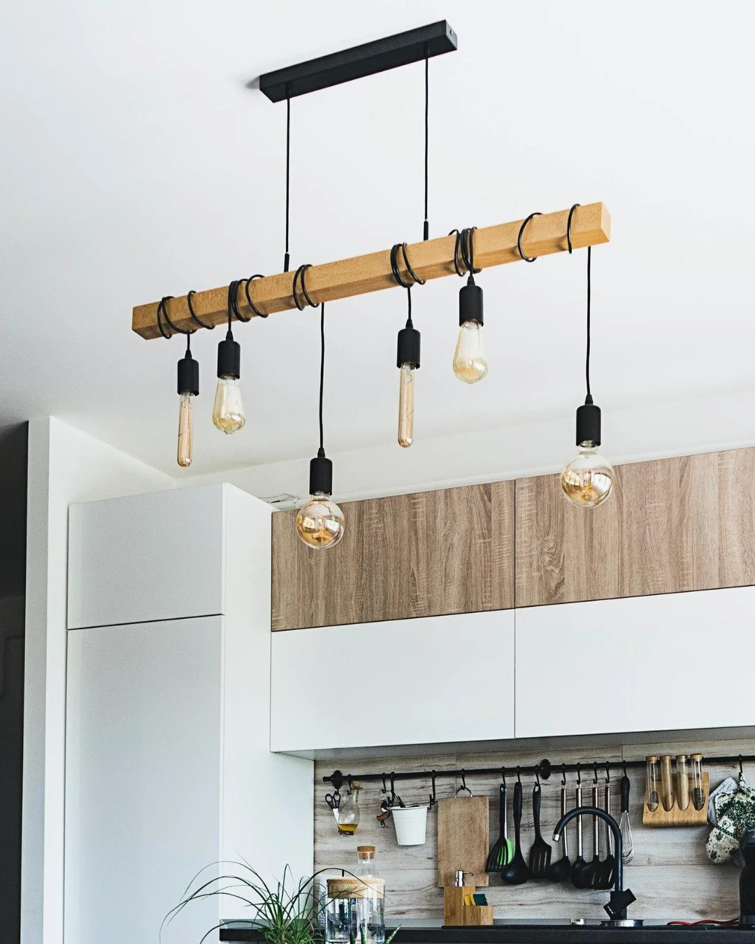 Give us your thoughts on this lighting fixture! 💡

Amy Phillips , Realtor
Call It Closed International Realty
407-792-8212
amyisyouragent@gmail.com