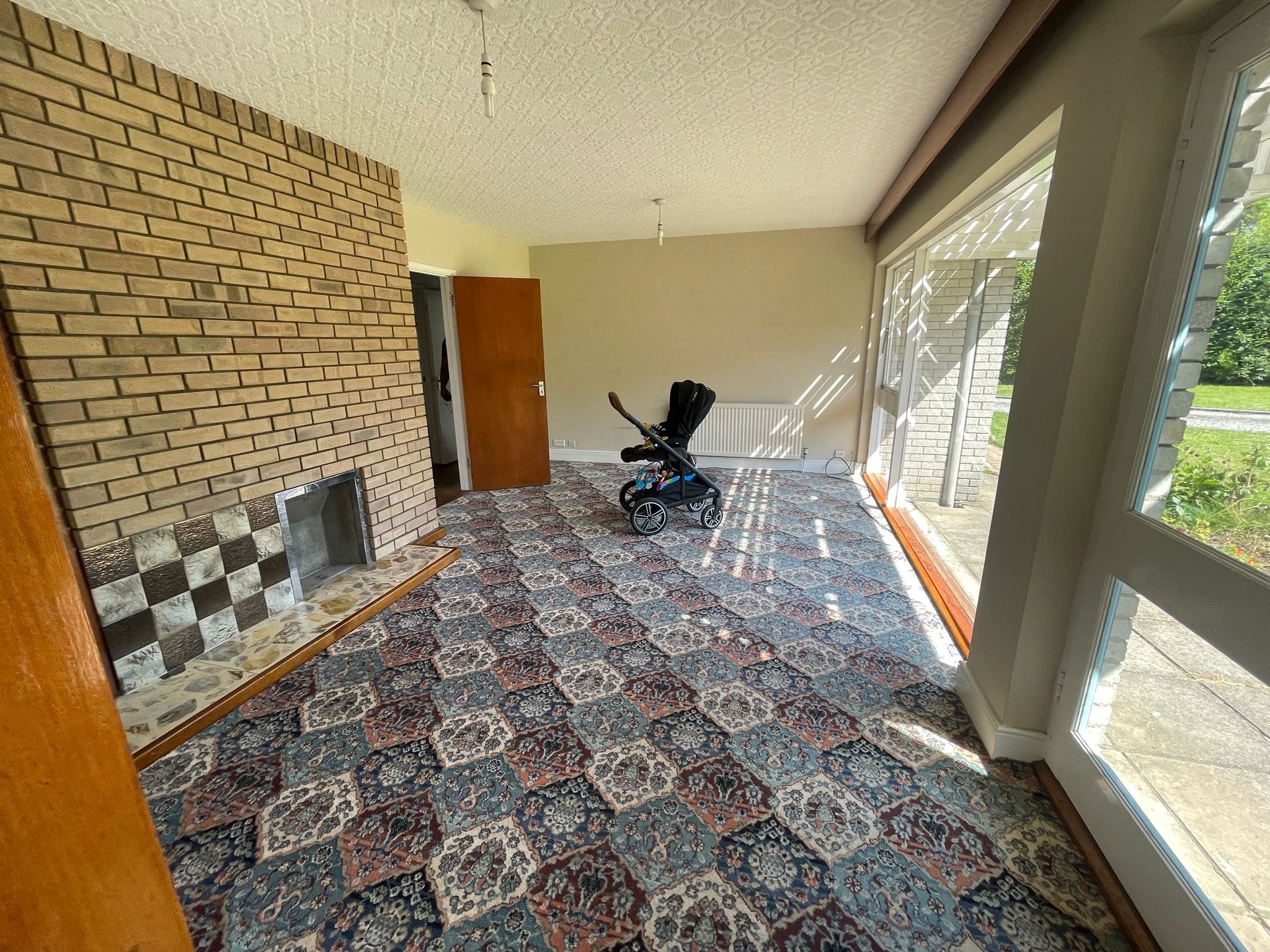 Before: the lounge with, quite possibly, the worst carpet in history.