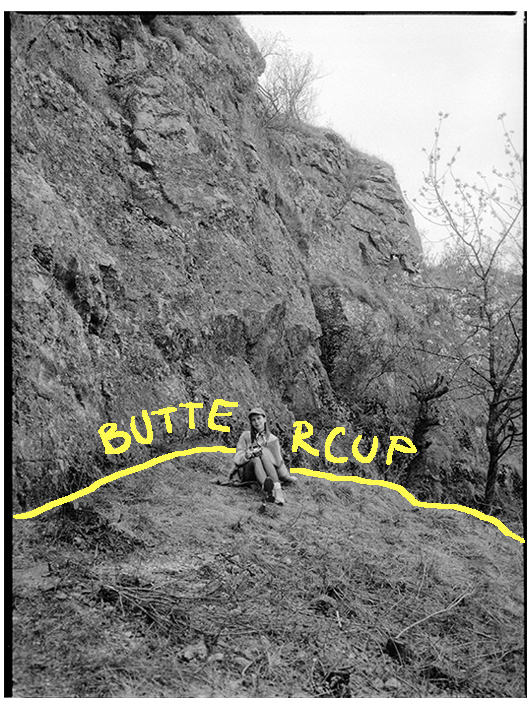 Analog photographer Buttercup who shoots weddings on film. Based in Czechia.