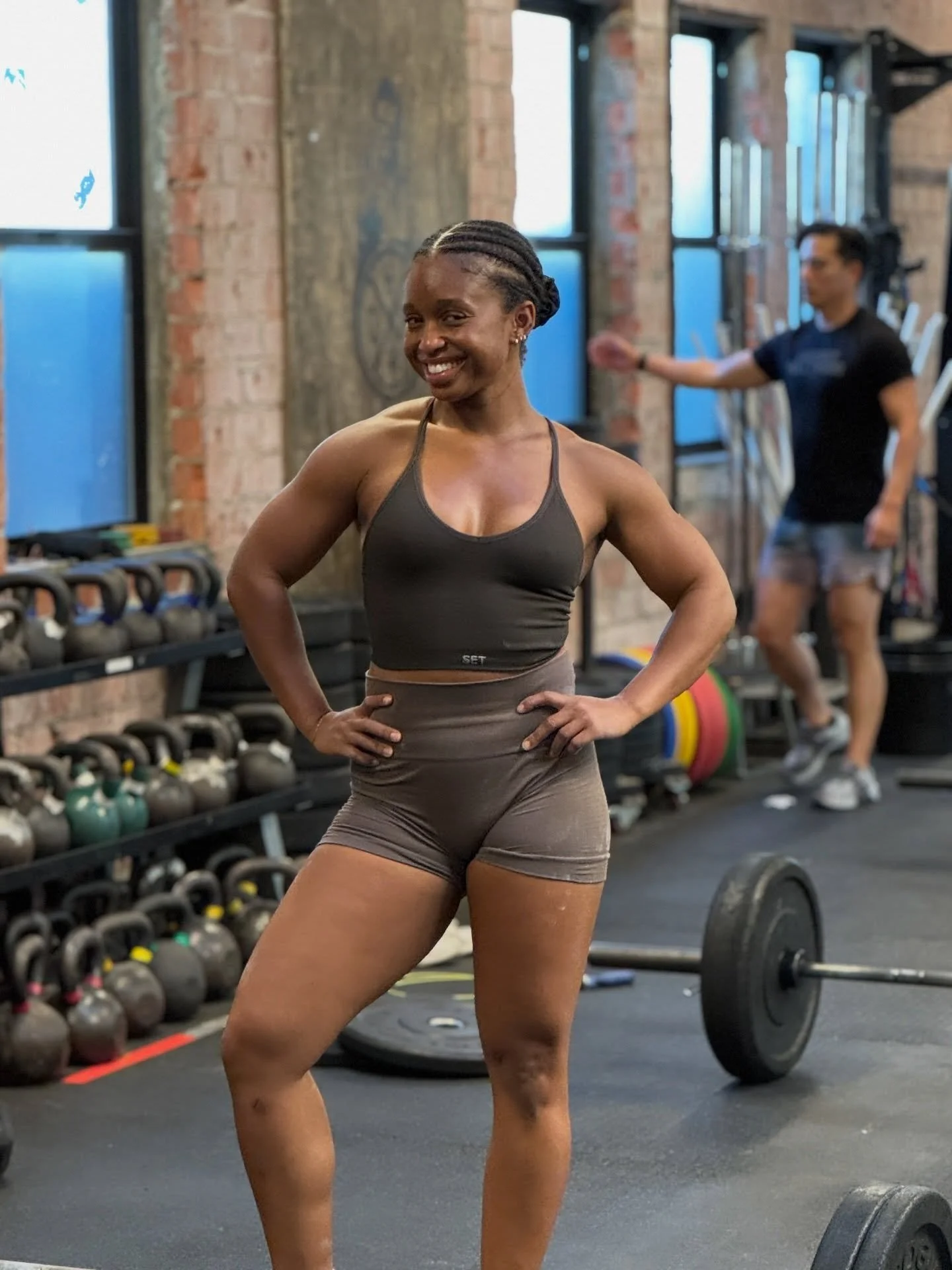 Double Unders: the ultimate test of rhythm, patience and emotional stability 😅

Last slide for jumping

#doubleunders #crossfit #gymlifestyle