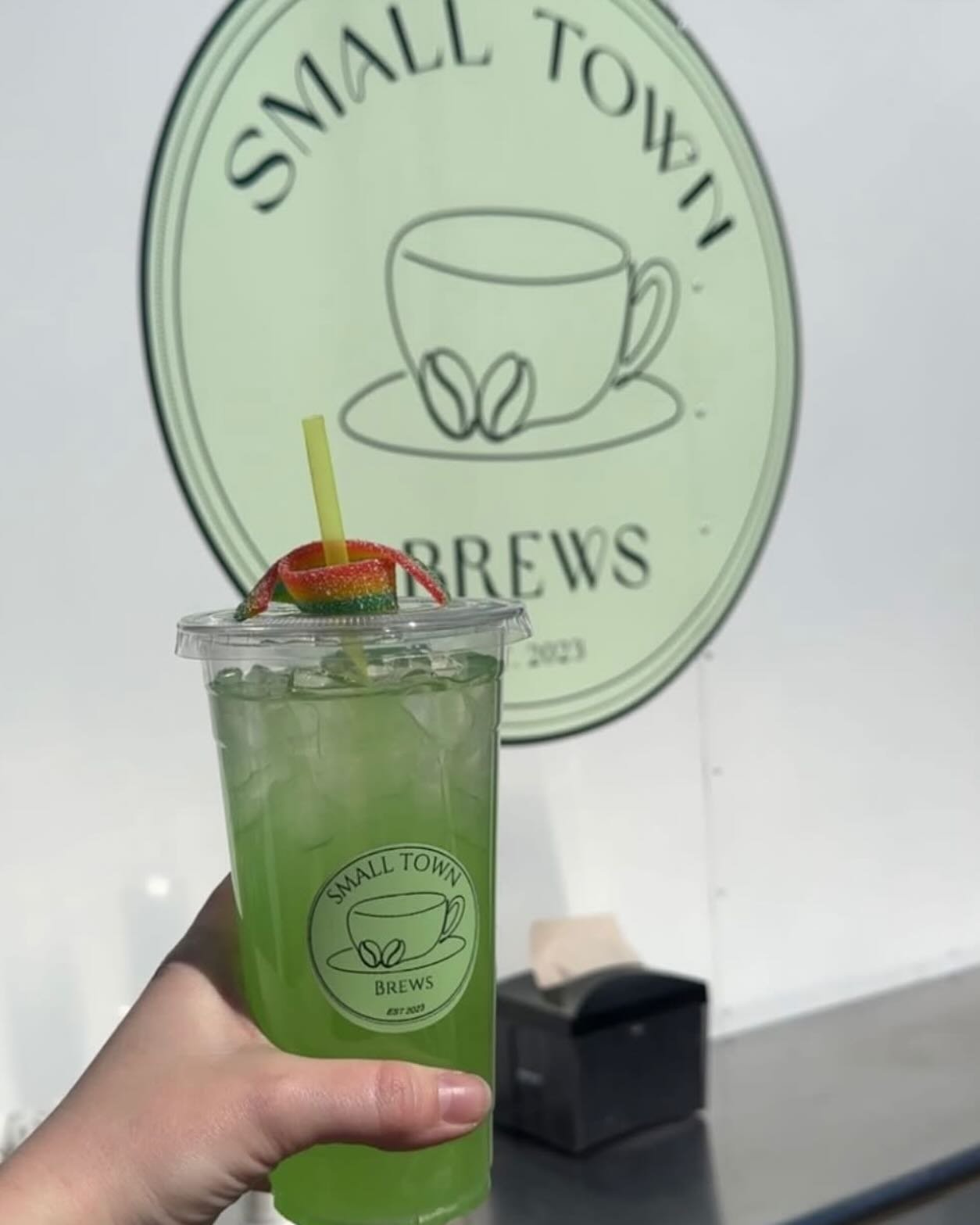 Happy St. Patrick&rsquo;s Day! 🍀

🍏Lucky Leprechaun - A crisp combination of green apple and pineapple. 

Photo credit to our amazing local customer Megan! 🌈