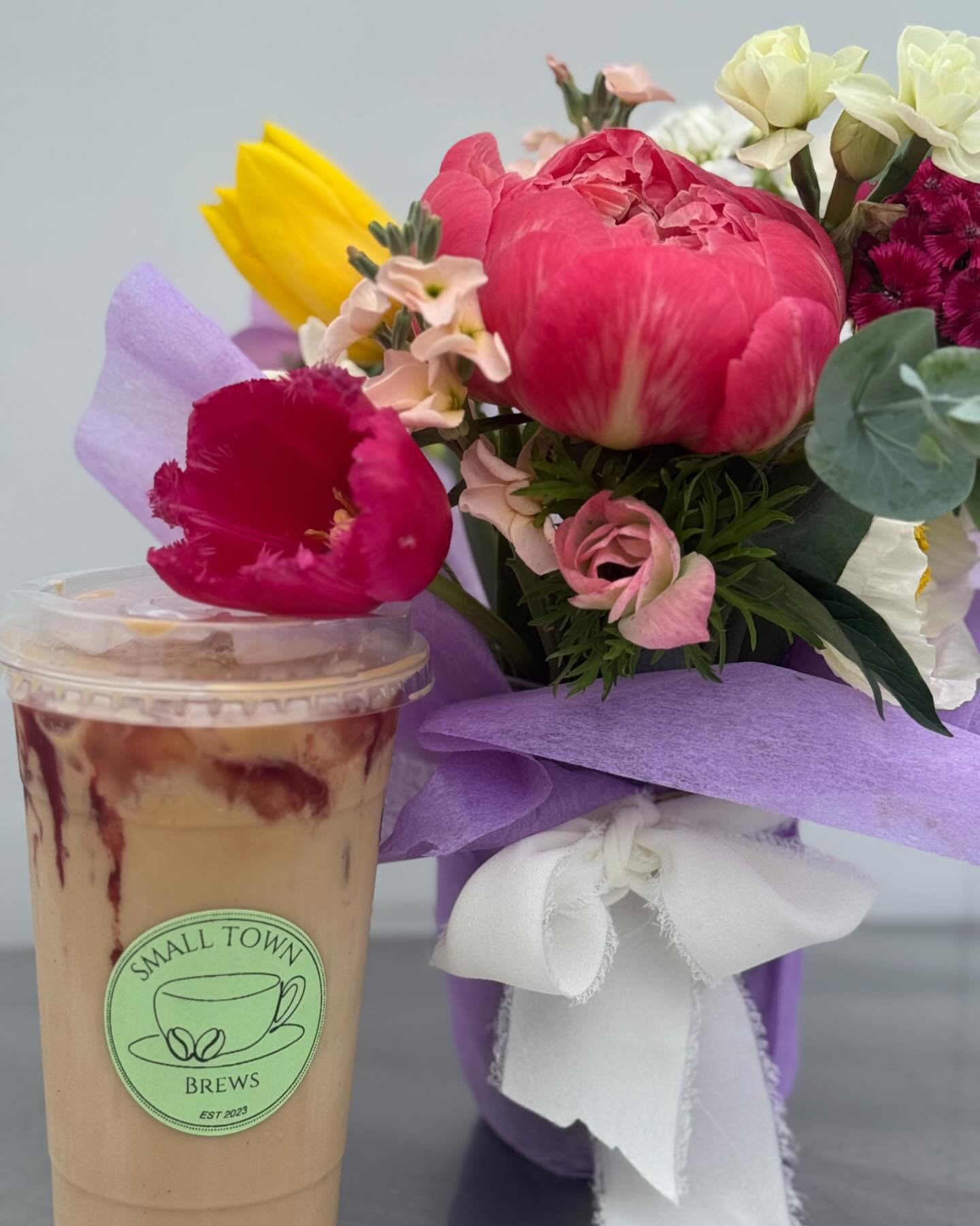 Mother Day Bundles are now live! ☕️💐

Eeekkk I am so stinking excited for this one, we have collaborated with my favorite local flower farmer to provide the mothers in your life not only a delicious custom cup of coffee but the most beautiful mini b