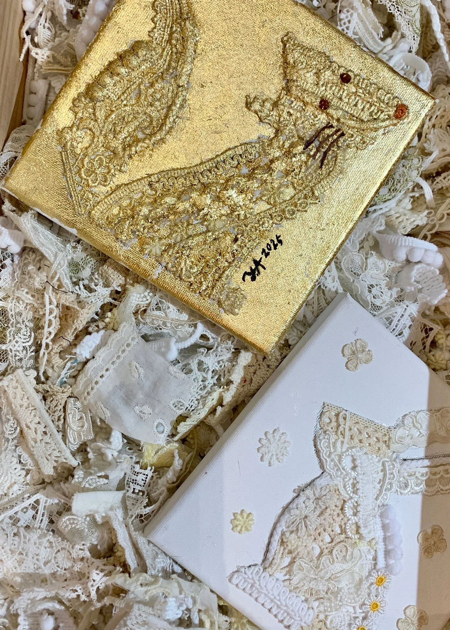 yoshie allan's art workshop image - lace collage and leaf gilding at Make Space Studio Gallery, Hitchin Hertfordshire UK.