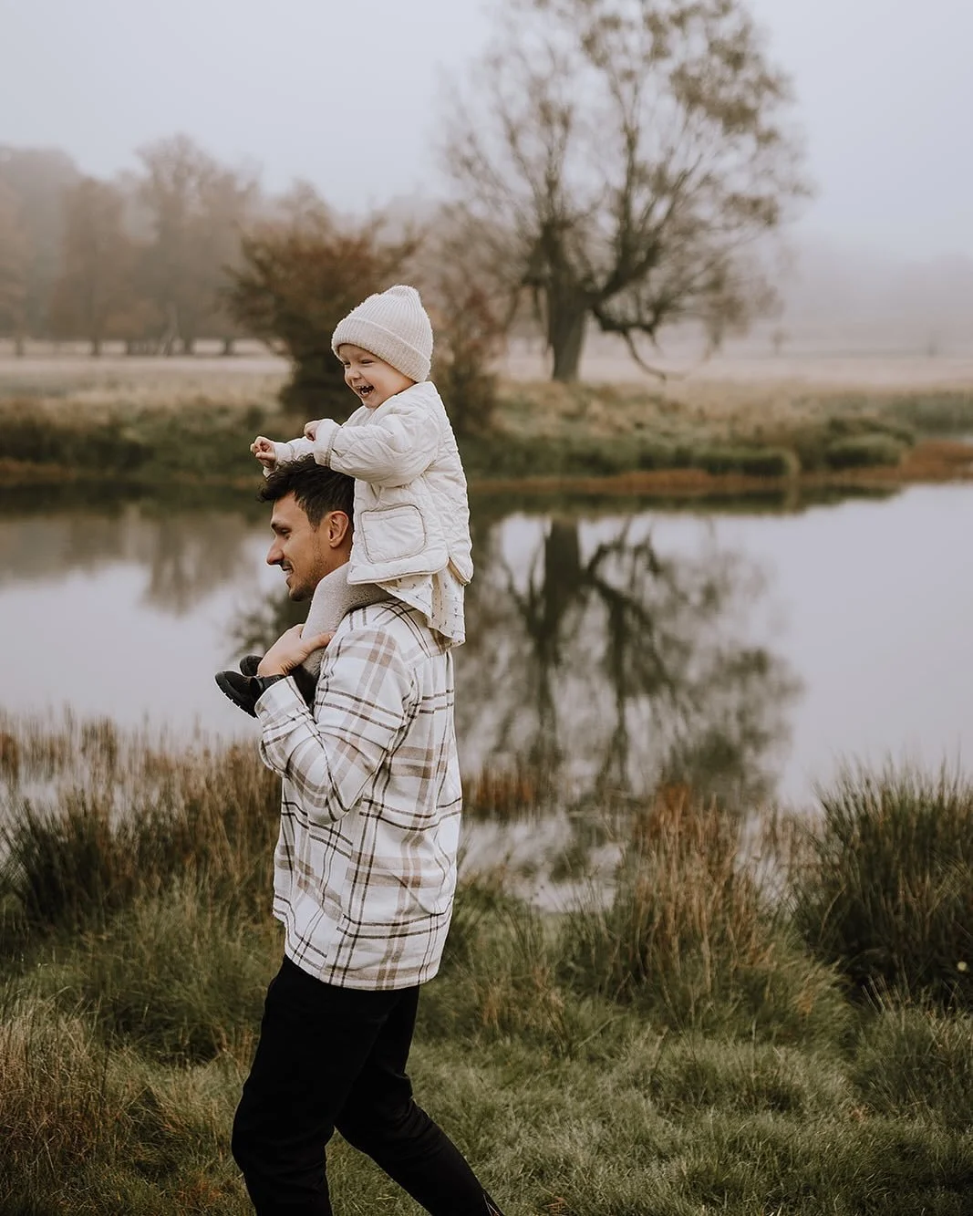 I dag har jordens dejligste far f&oslash;dselsdag 🤎

Der er ingen som dig der f&aring;r vores lille pige til at grine s&aring;dan! Med dig er livet fyldt af eventyr og s&aring; klich&eacute; som det end lyder, g&oslash;r du livet til en leg. Vi elsk