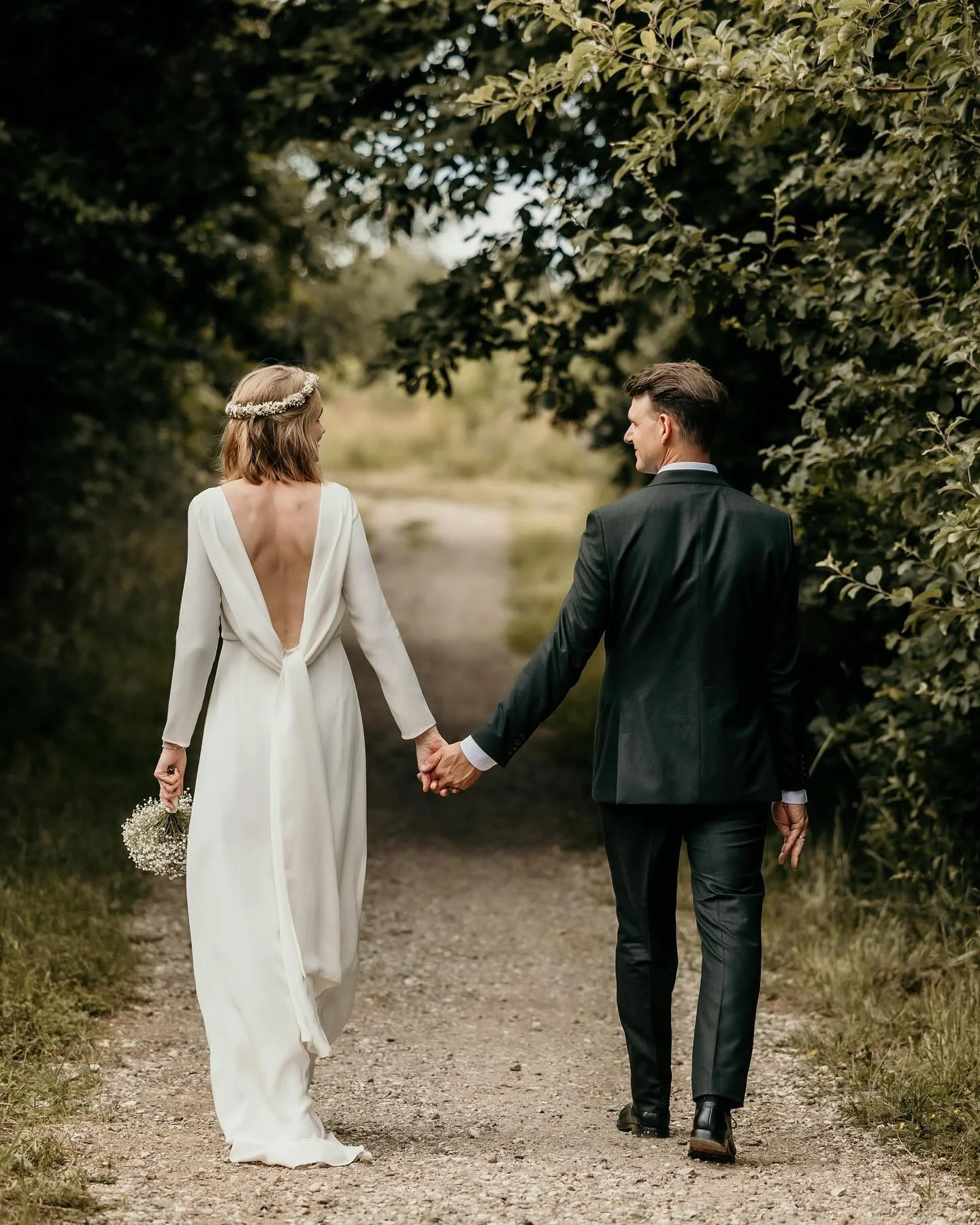 Jeg har efterh&aring;nden f&aring;et et par henvendelser p&aring; bryllup i 2025 &amp; 2026, og jeg tager faktisk ikke s&aring; mange bryllupper ind, da jeg gerne vil prioritere mine weekender til min lille familie 🫶🏻 

S&aring; skal du giftes og k