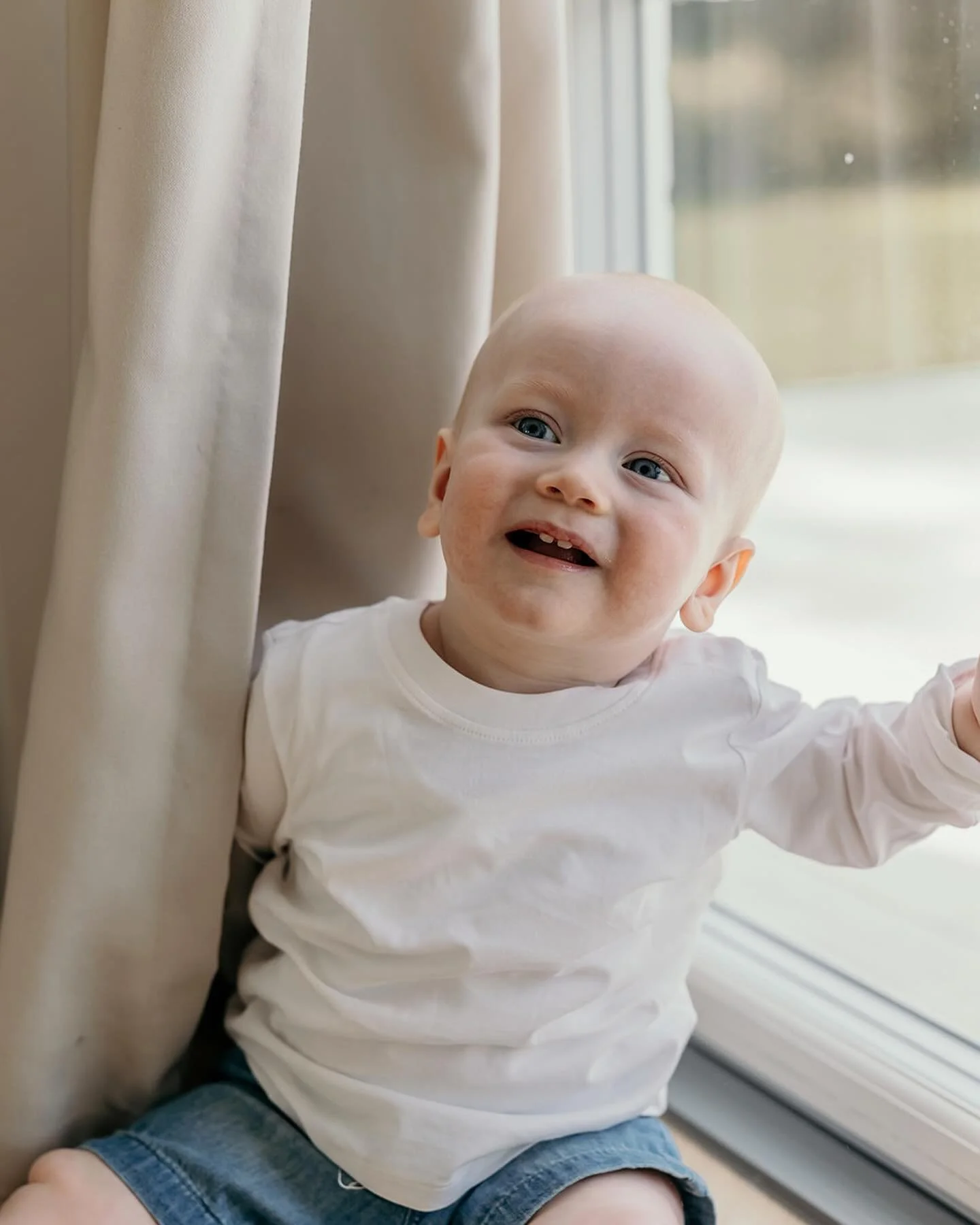 H&aring;ber I f&aring;r en fantastisk weekend derude! 🕊️

Her lidt glimt fra en sk&oslash;n hjemmesession med @sandramjensen og hendes dejlige drenge 🫶🏻

#familielivet #b&oslash;rn #familie #minder #memories #photographer #family #foto #fotoshoot 