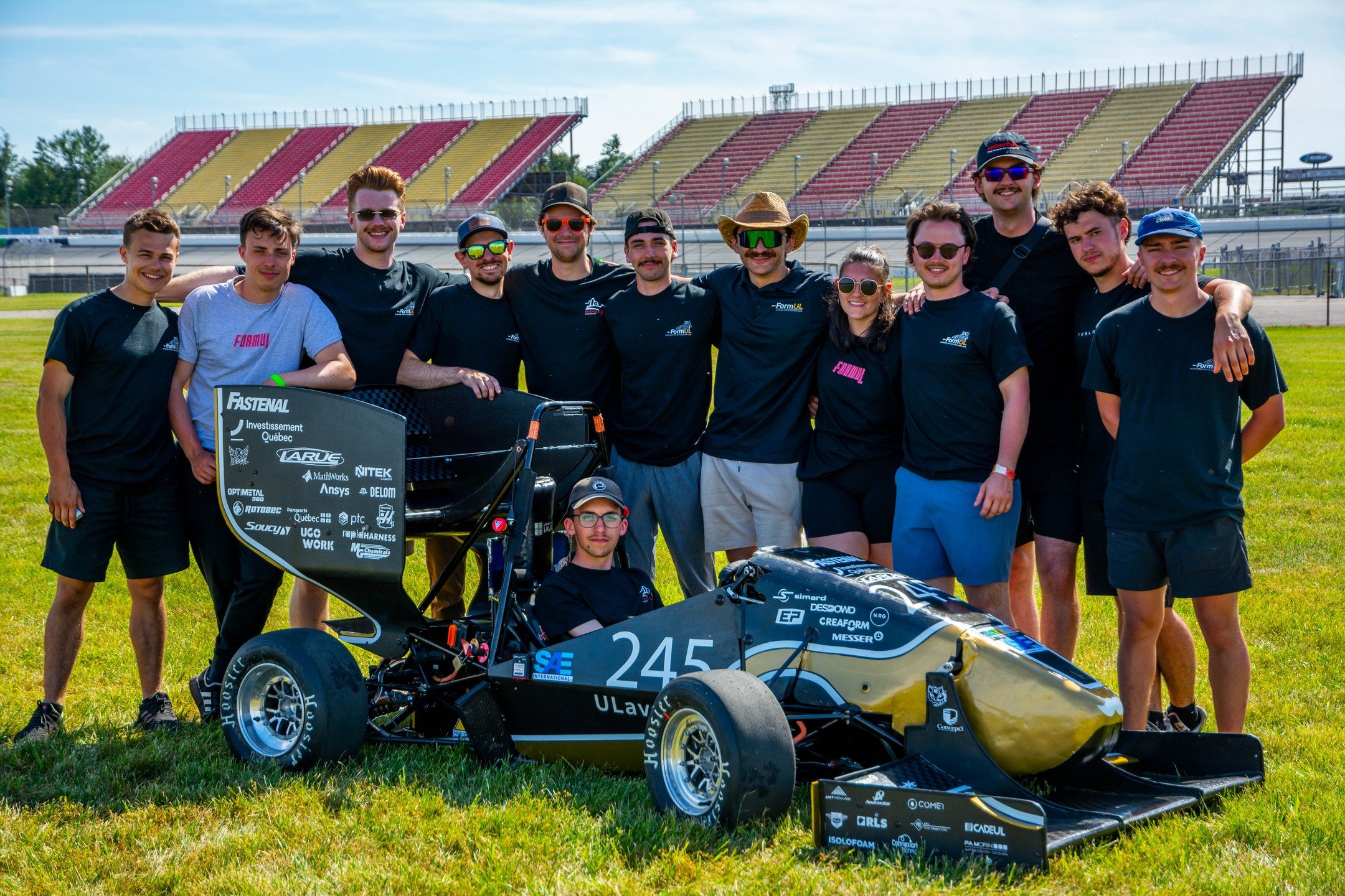 Le mois dernier, la FormUL a participé à la compétition FSAE Michigan, affrontant 70 équipes universitaires internationales. Nous tenons à souligner l’incroyable performance de chaque membre de l’é