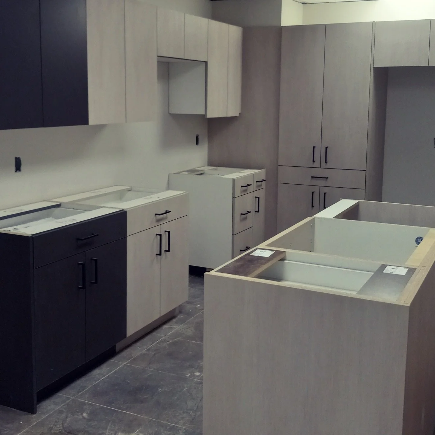 Casework
Mock-Up
Model Unit
Split scheme? 🧐
🤌